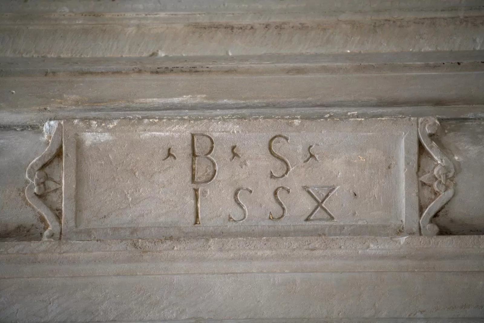 Decorative detail in Palazzo Sertorio Suites