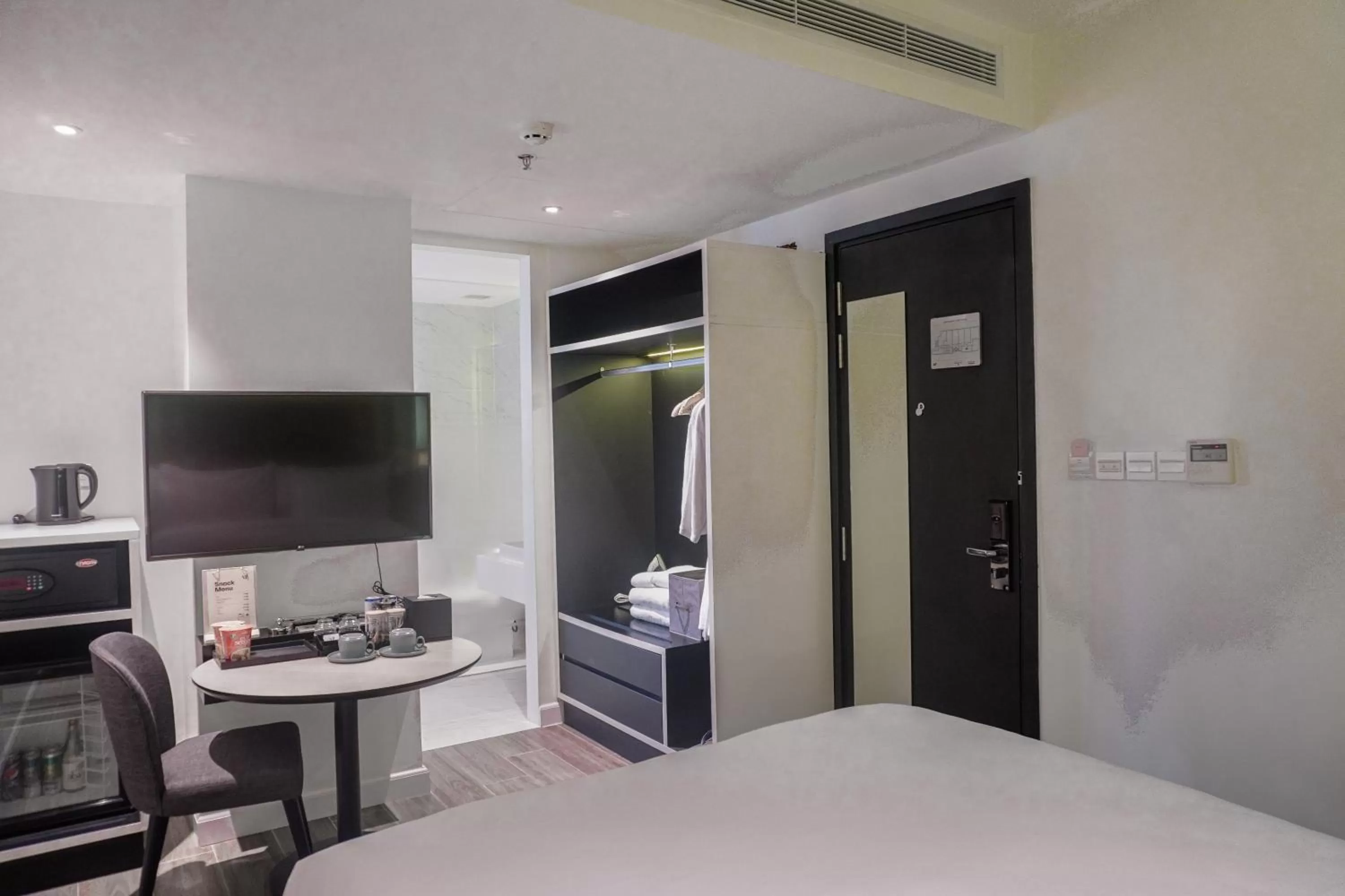 TV and multimedia, Bed in M Village Hotel Tôn Thất Đạm