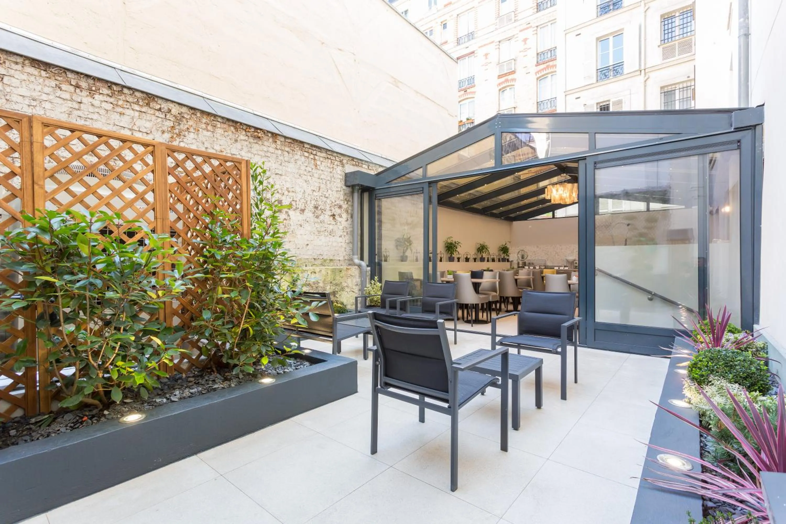 Garden in Logis hôtel Jardin de Villiers