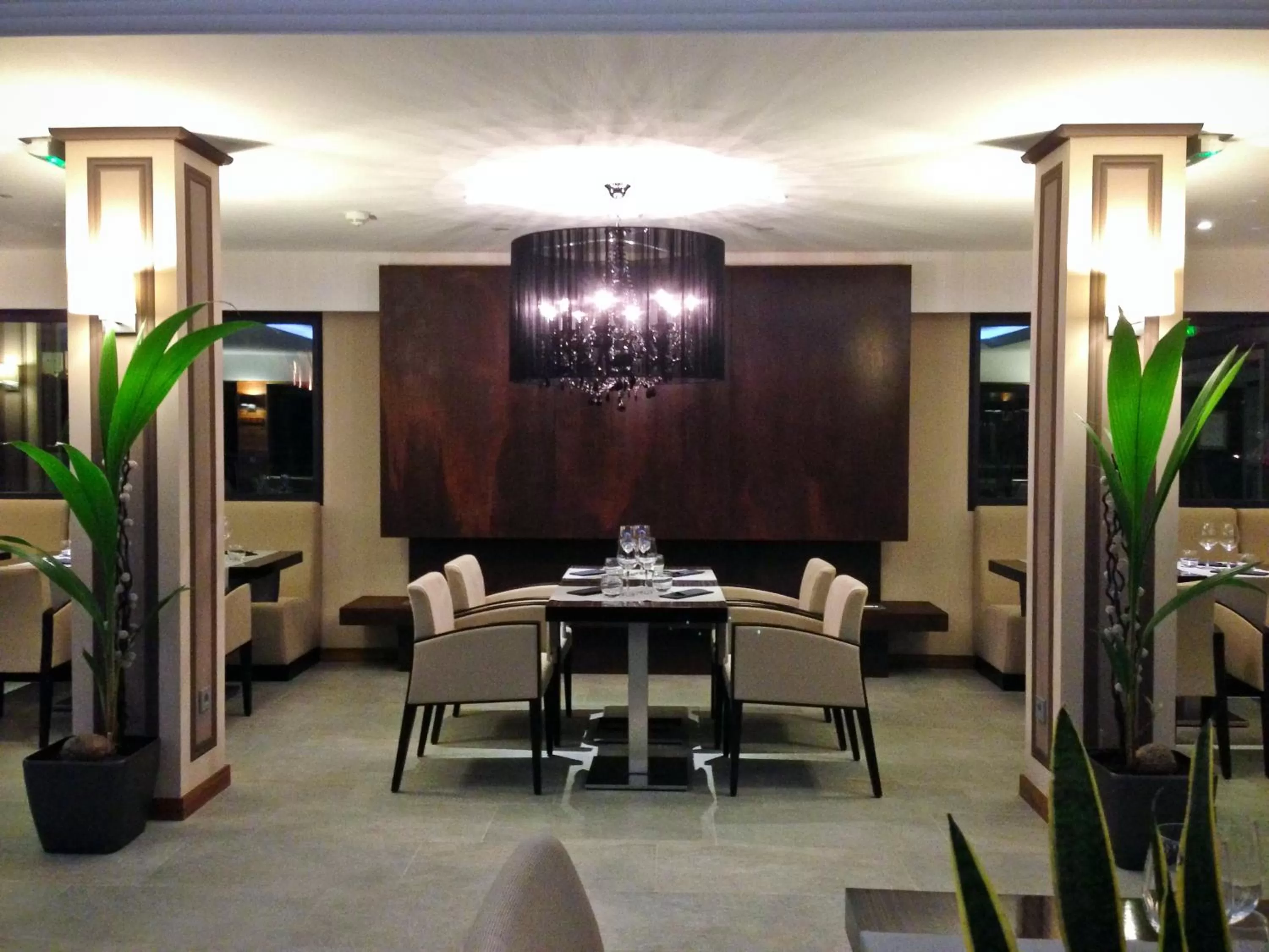 Restaurant/places to eat in Villa Azur