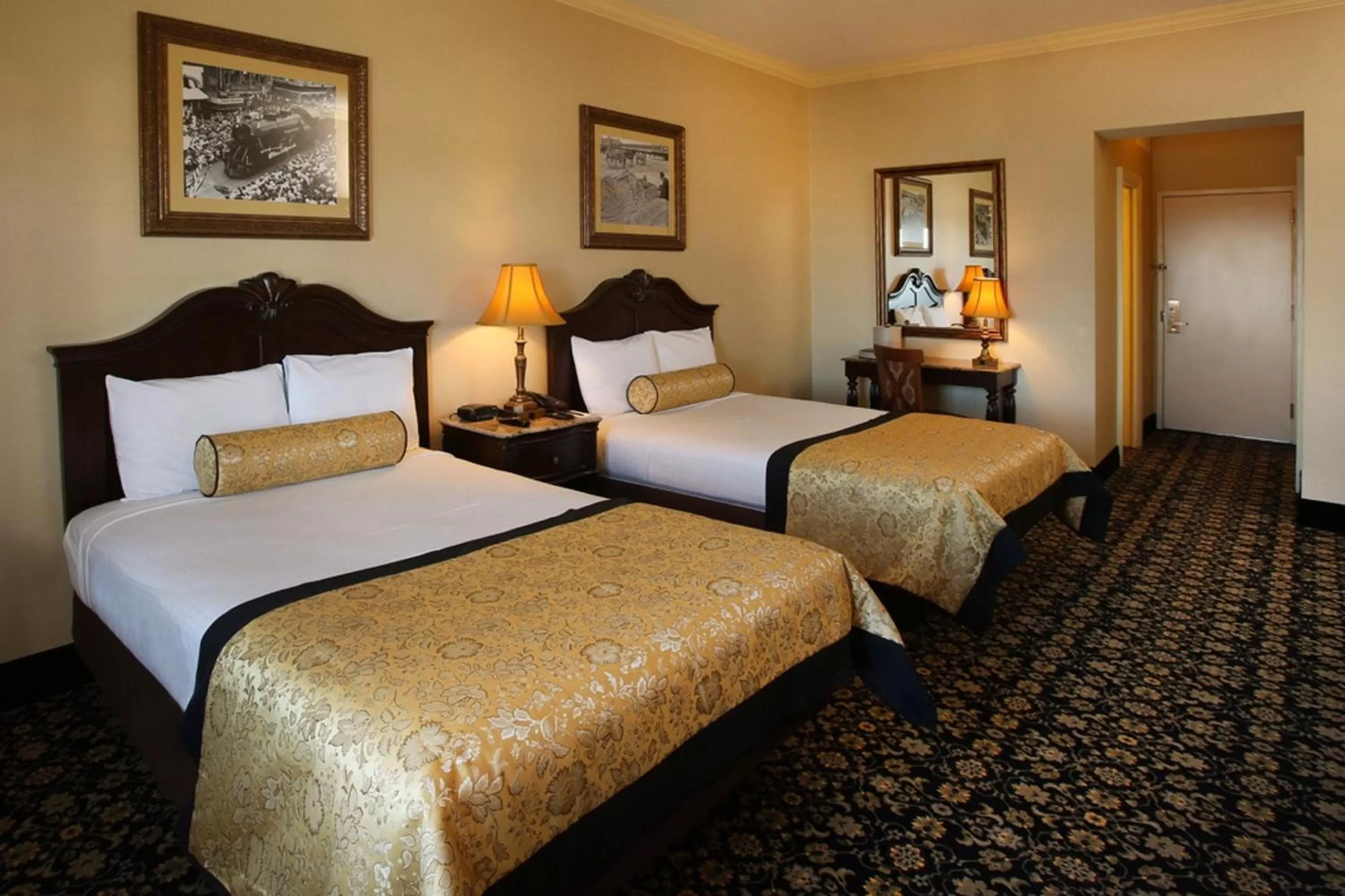 Bed in The Claridge Hotel