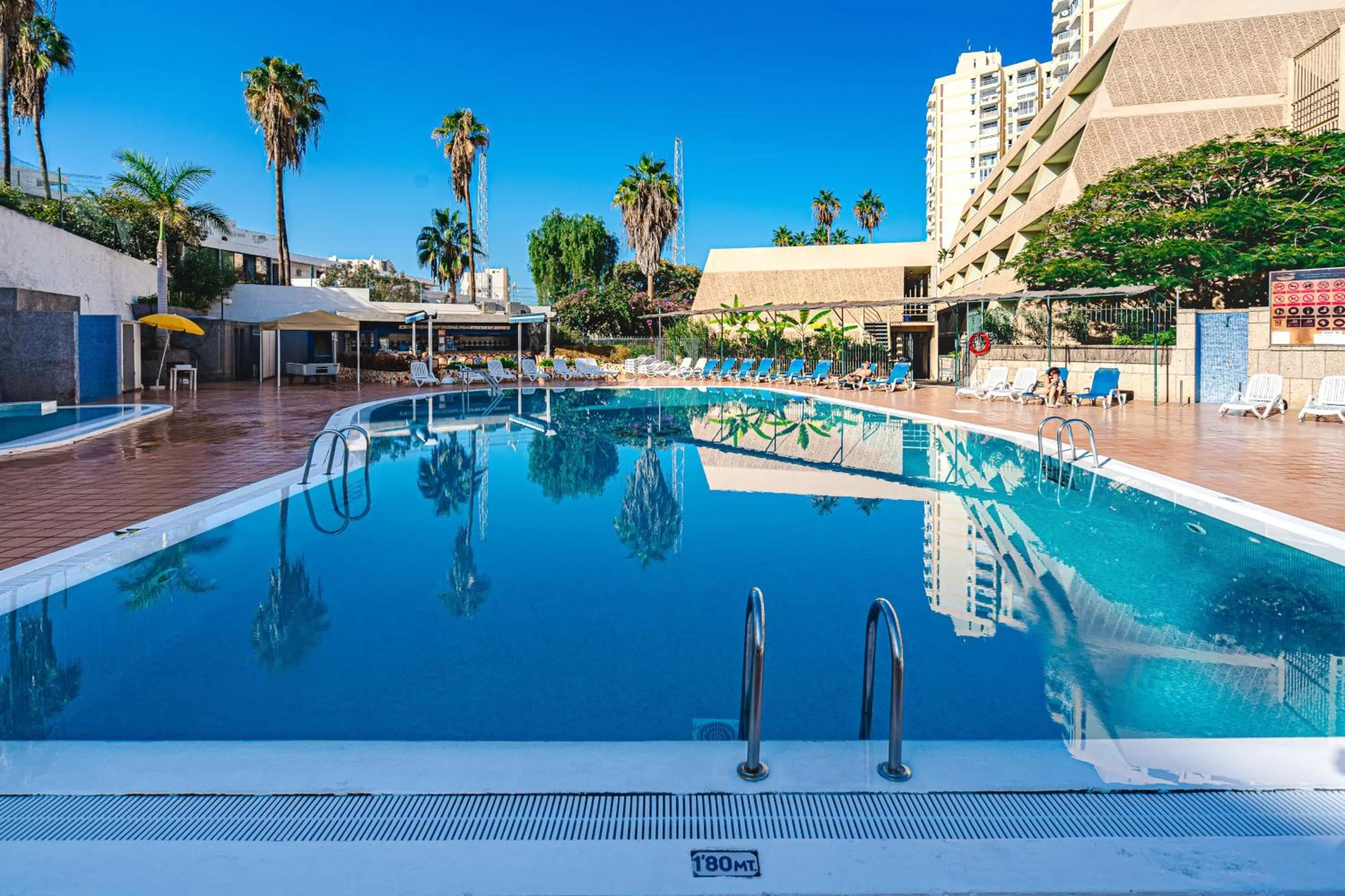 Swimming pool in Apartamentos Playazul