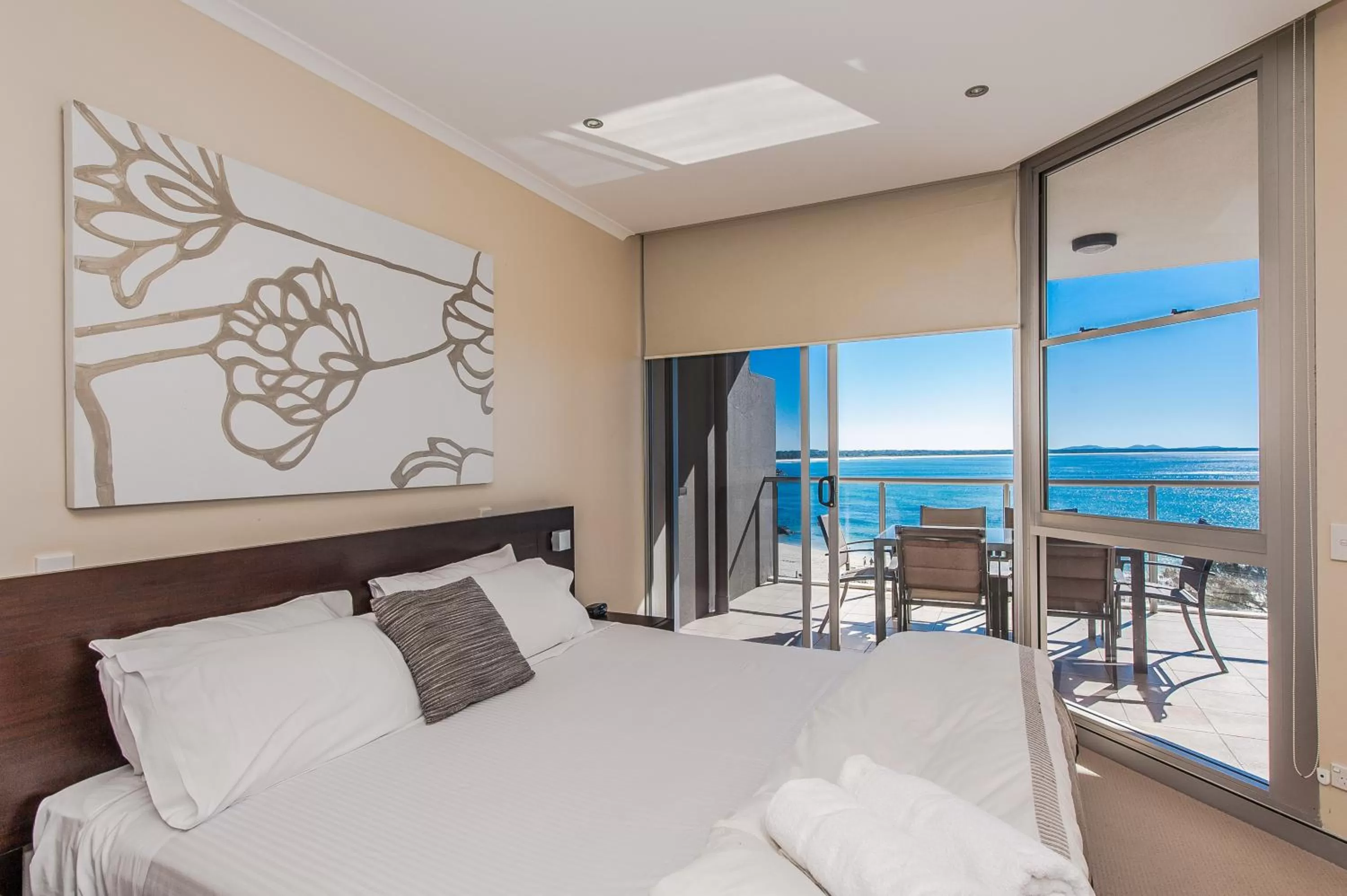 Balcony/Terrace, Bed in Sandcastle Apartments