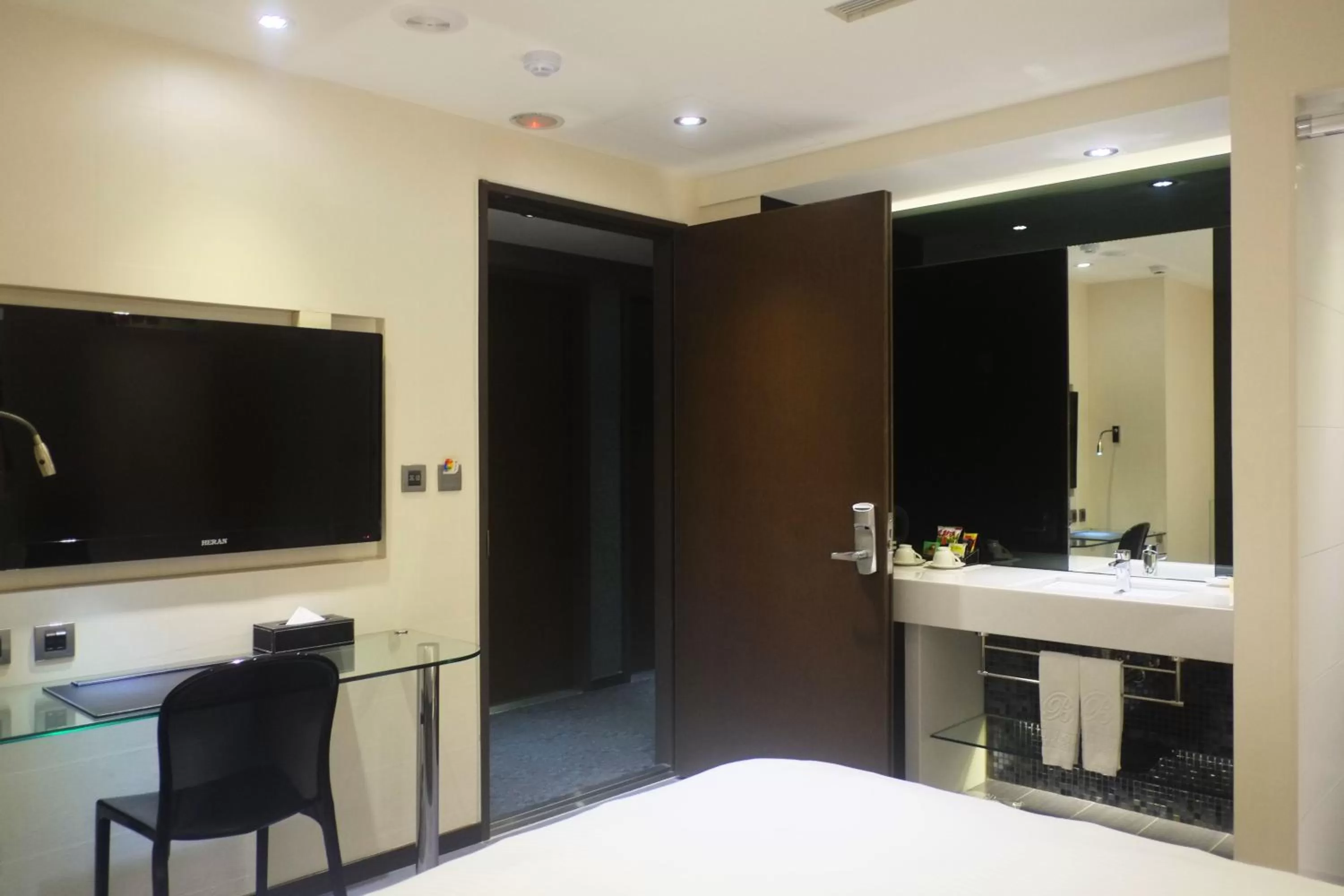 TV and multimedia, Bed in Beauty Hotels Taipei - Hotel B6