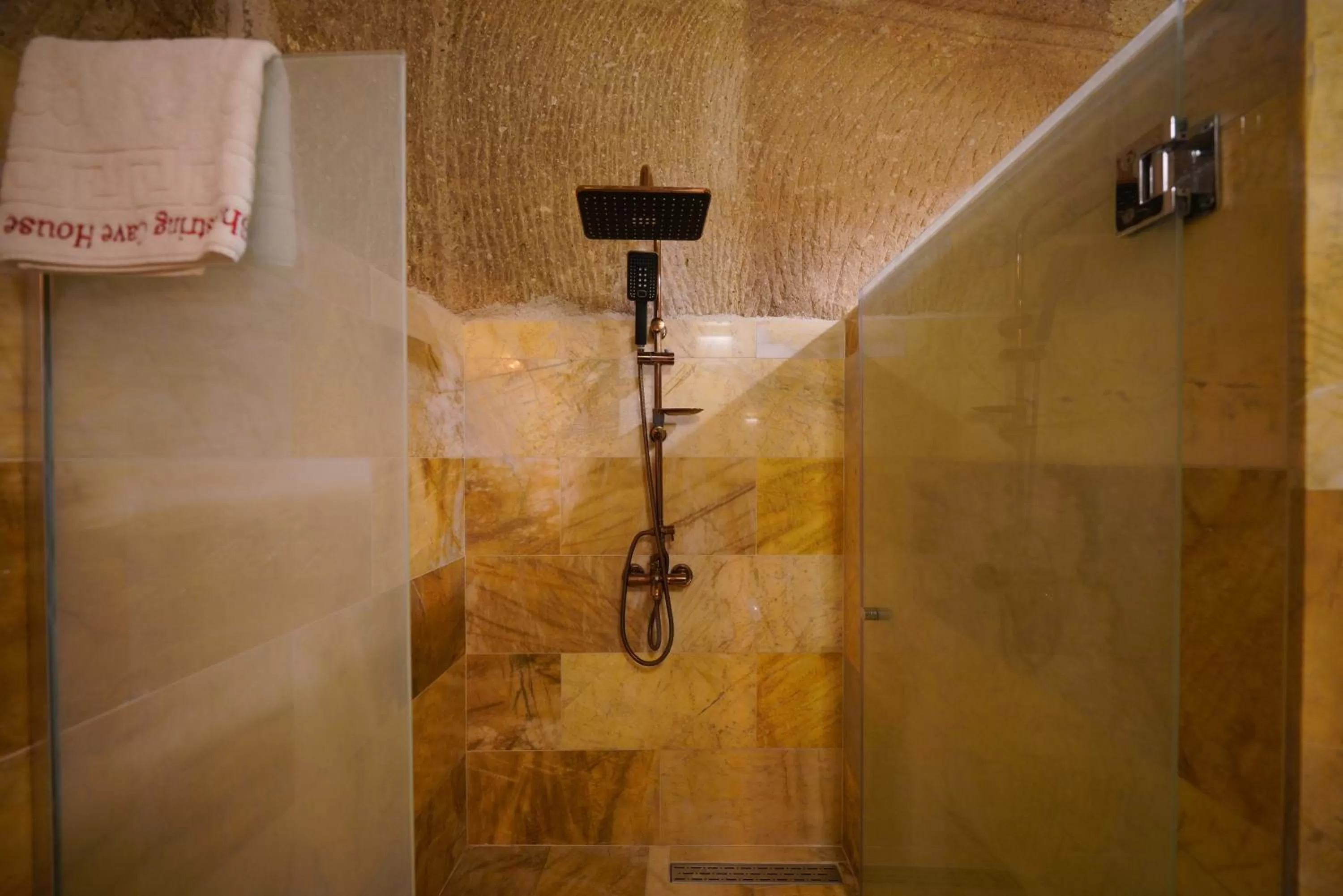 Bathroom in Shoestring Cave House
