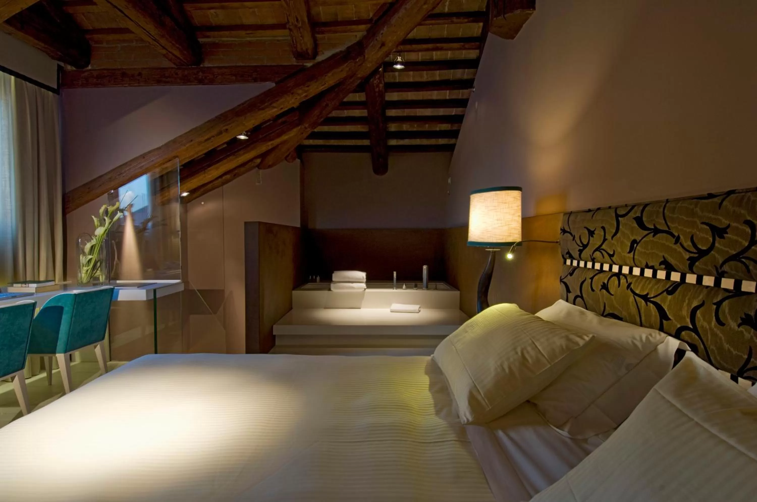 Photo of the whole room, Bed in Sina Centurion Palace