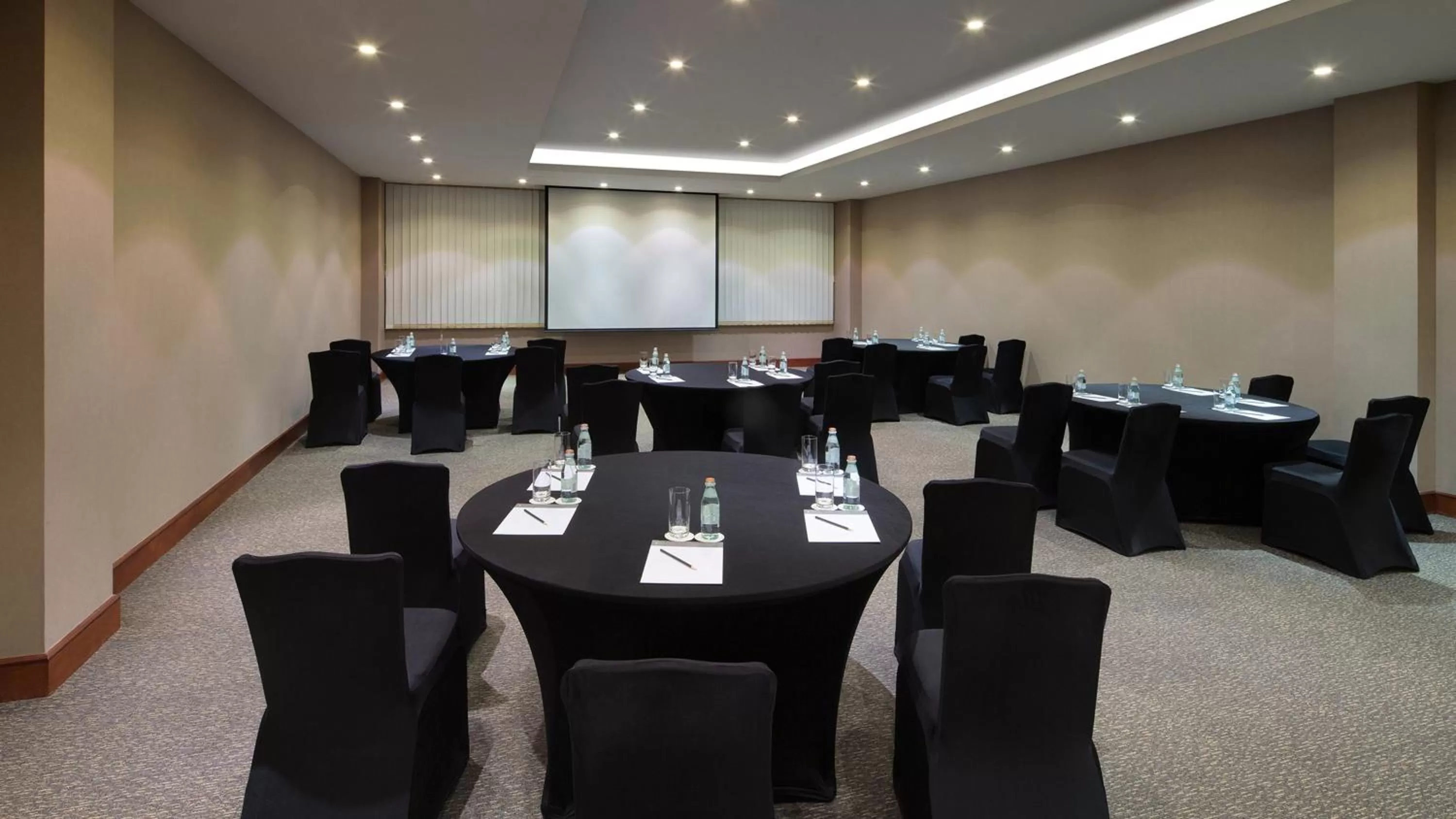 Meeting/conference room in InterContinental Bahrain by IHG