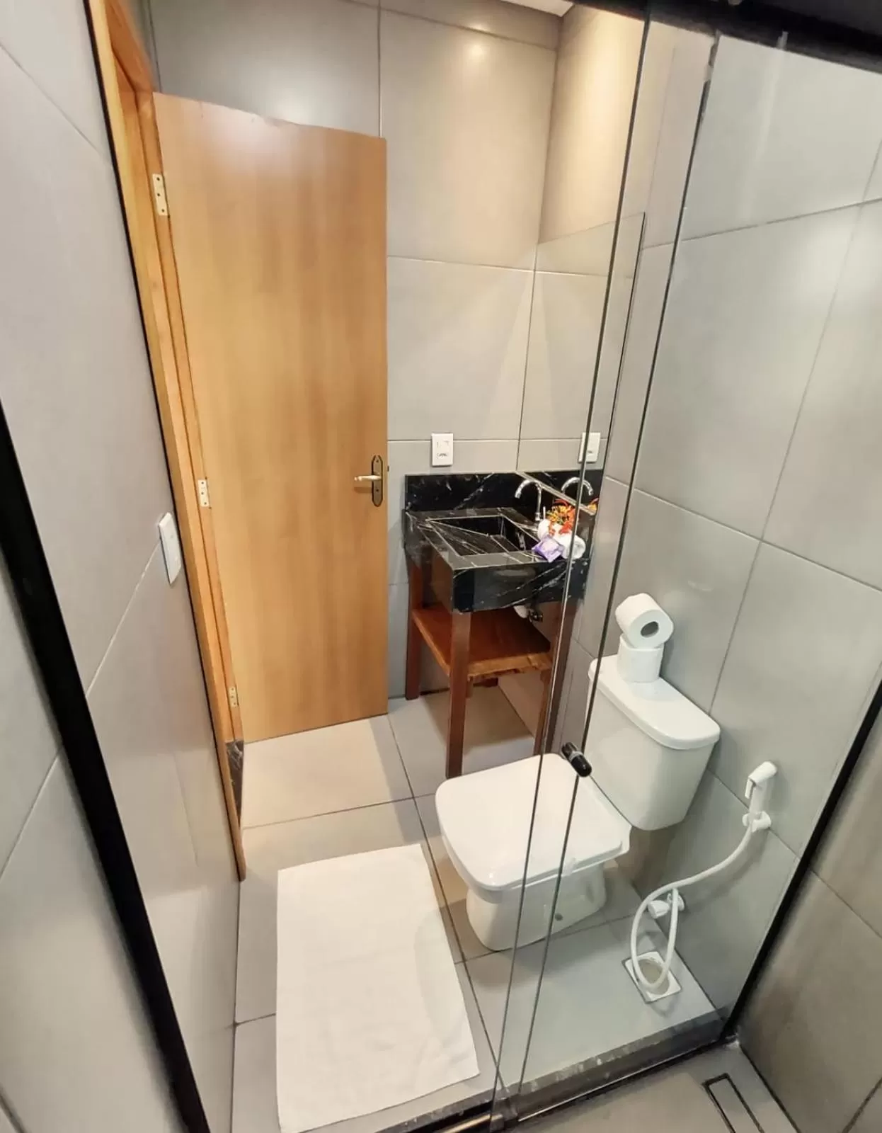 Bedroom, Bathroom in i9 Quixaba Flat