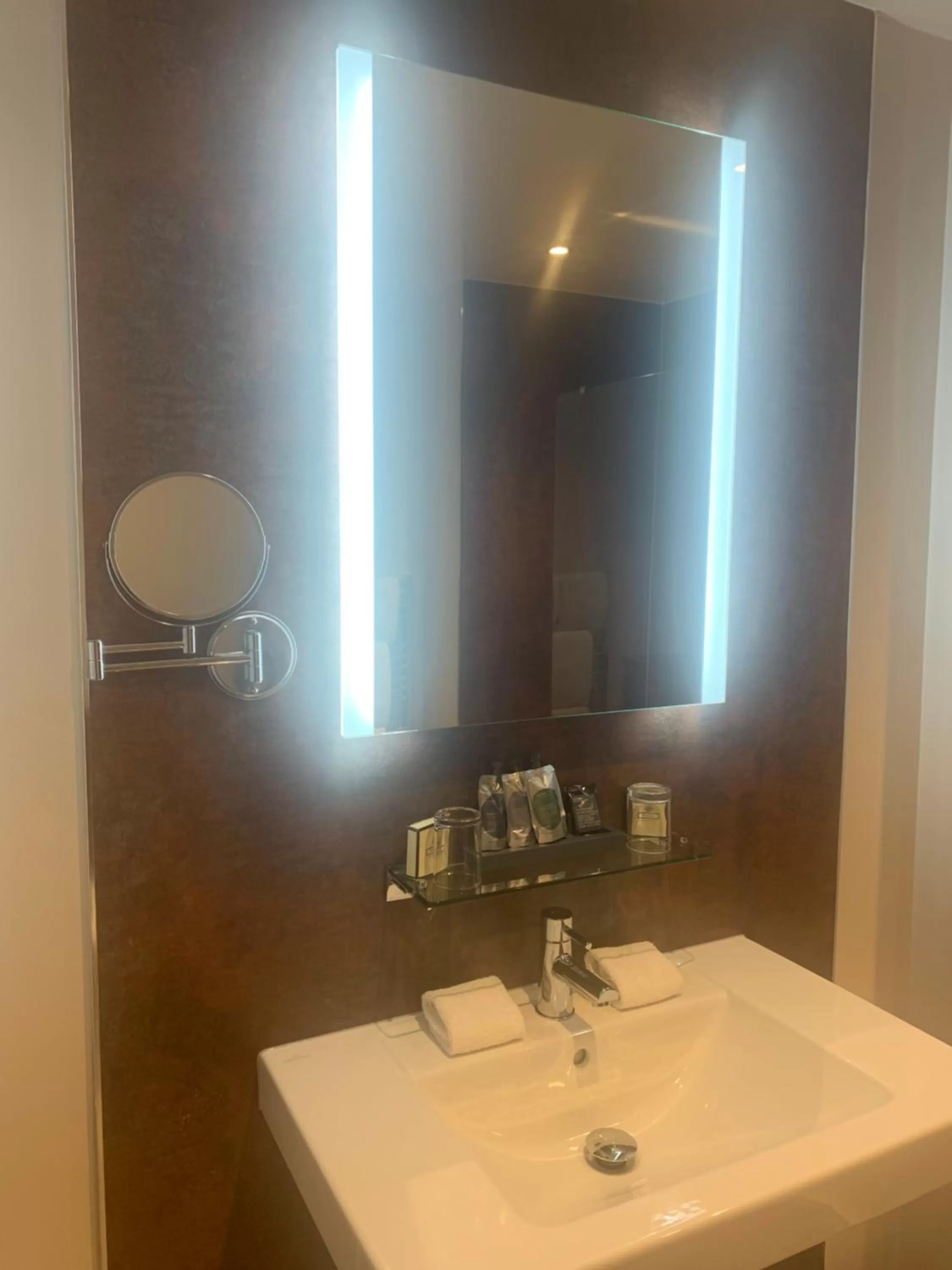 Bathroom in The Parklands Hotel