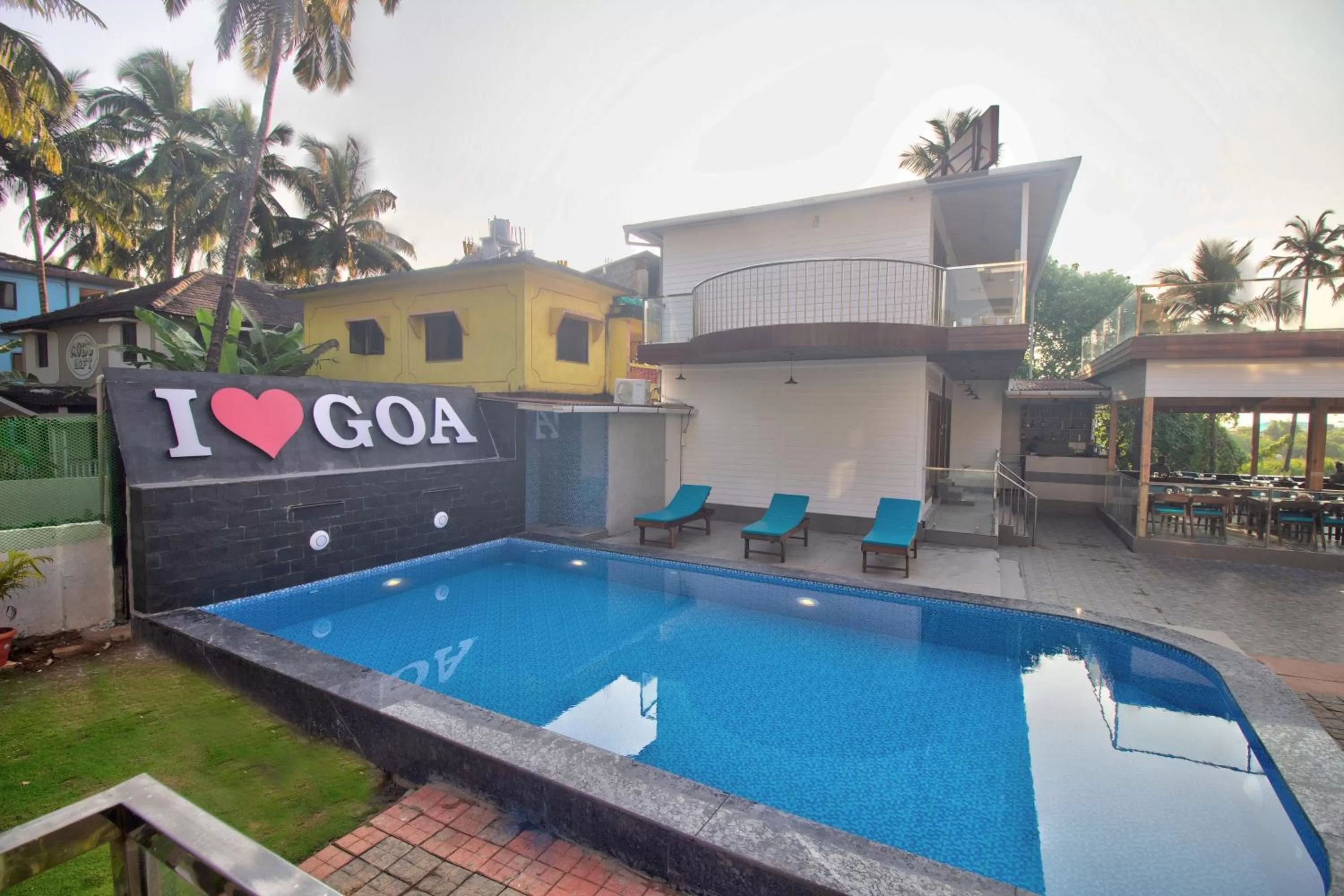 Swimming pool in Oceano Beach Resort