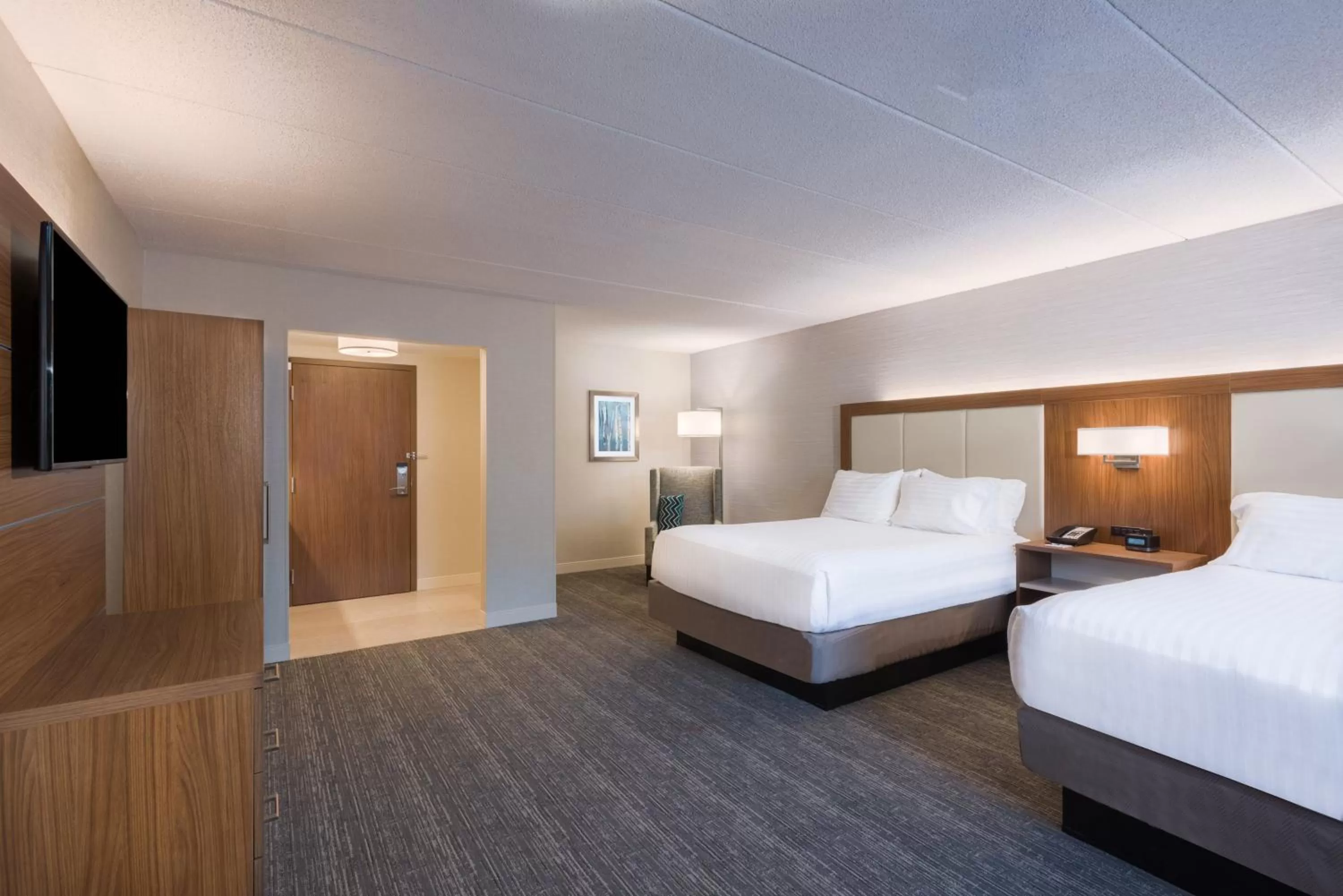 Photo of the whole room, Bed in Holiday Inn Express Boston-Waltham by IHG