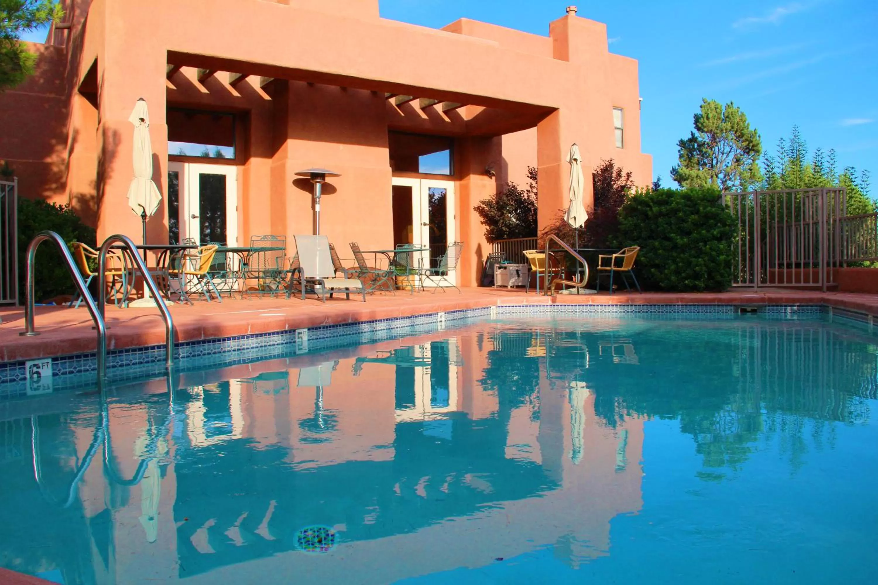 Swimming pool in Alma De Sedona Inn B&B