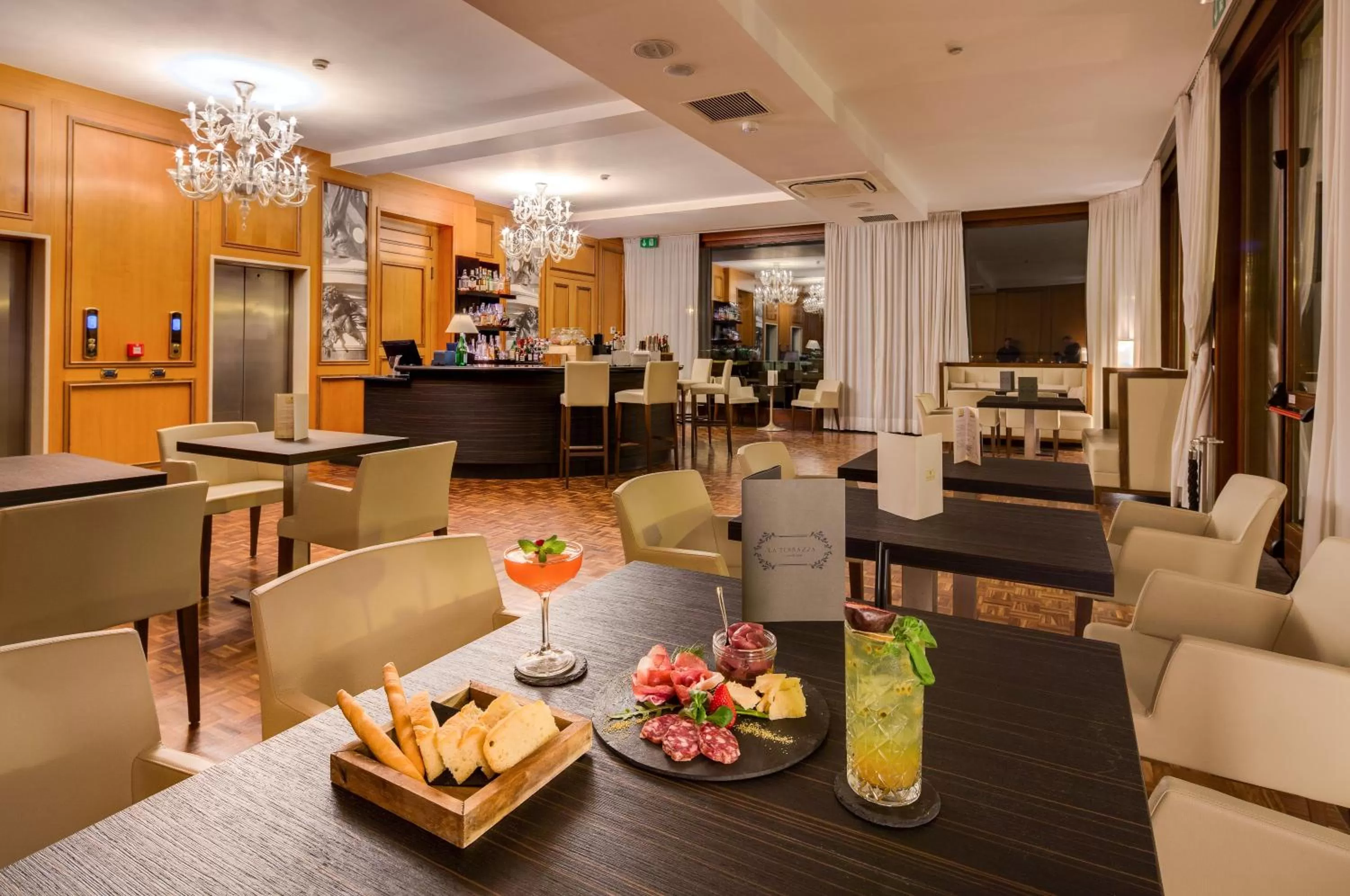Lounge or bar in Grande Albergo Roma