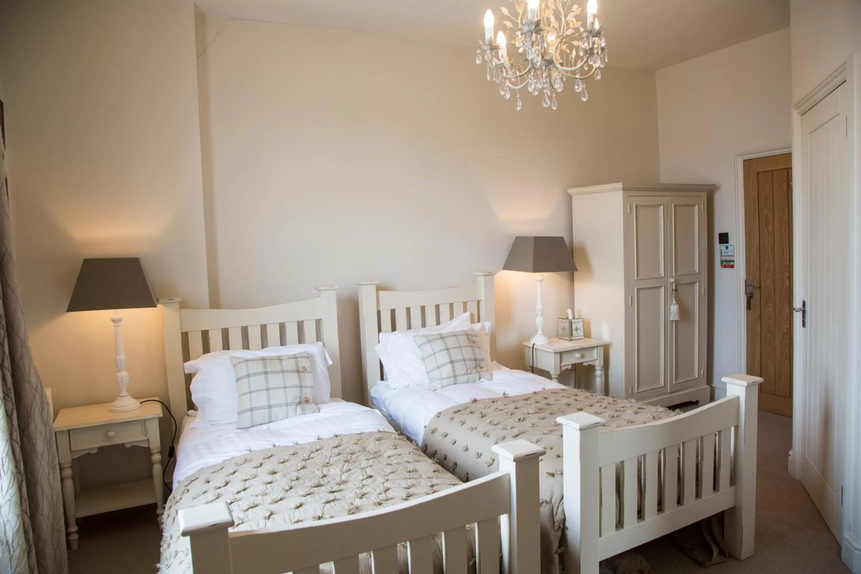 Photo of the whole room in The Salwey Arms