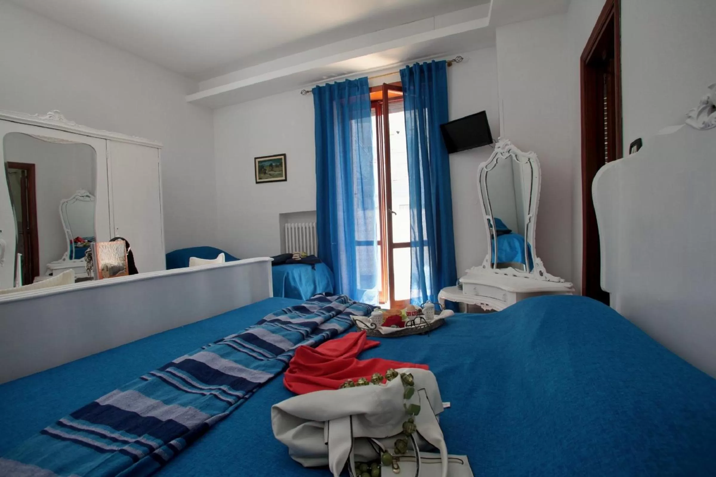 Other, Bed in ZO. NE. Baroque B&B