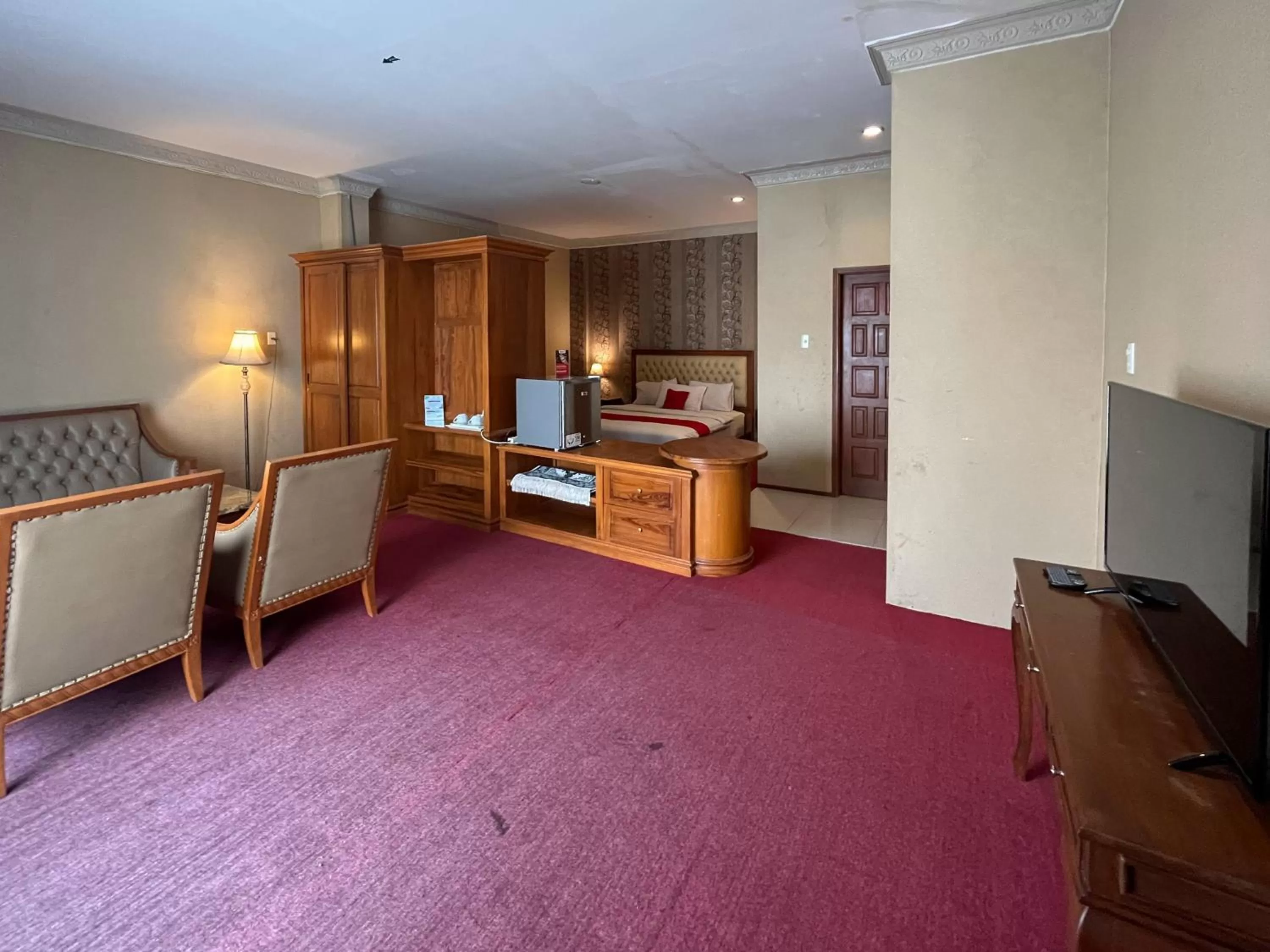 TV and multimedia, TV/Entertainment Center in RedDoorz Premium Syariah at Mutiara Hijau Suites Medan