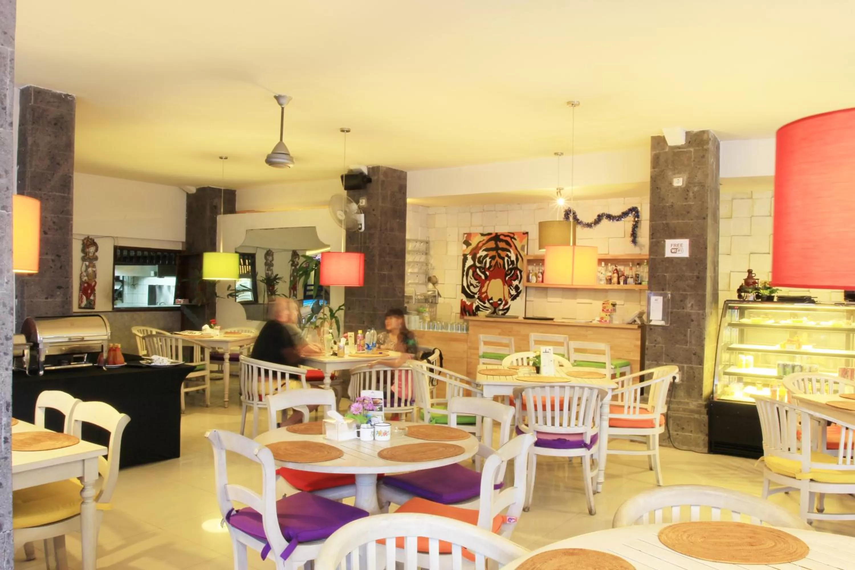 Restaurant/places to eat in Hotel Karthi Kuta