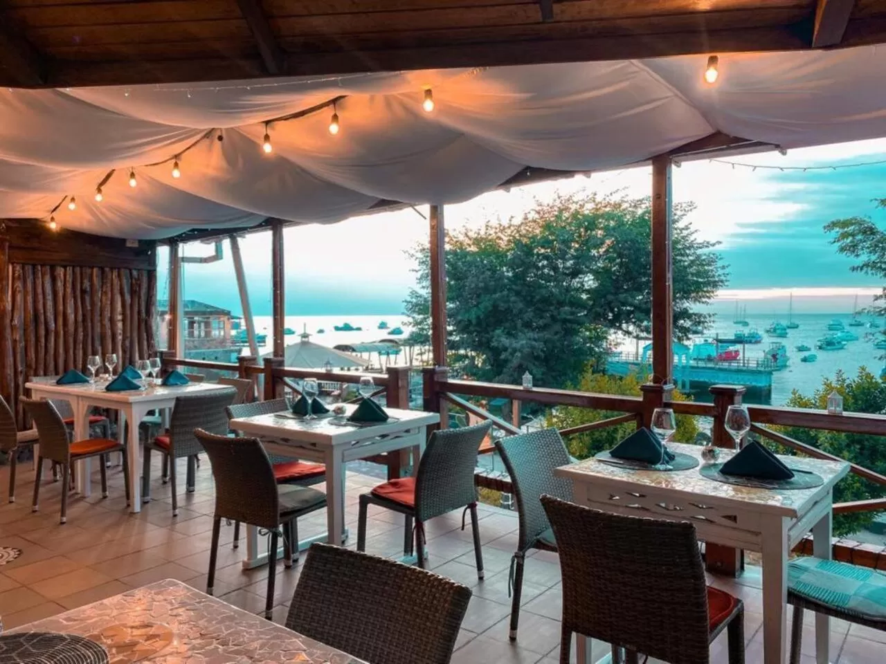 Restaurant/Places to Eat in Hotel Miconia