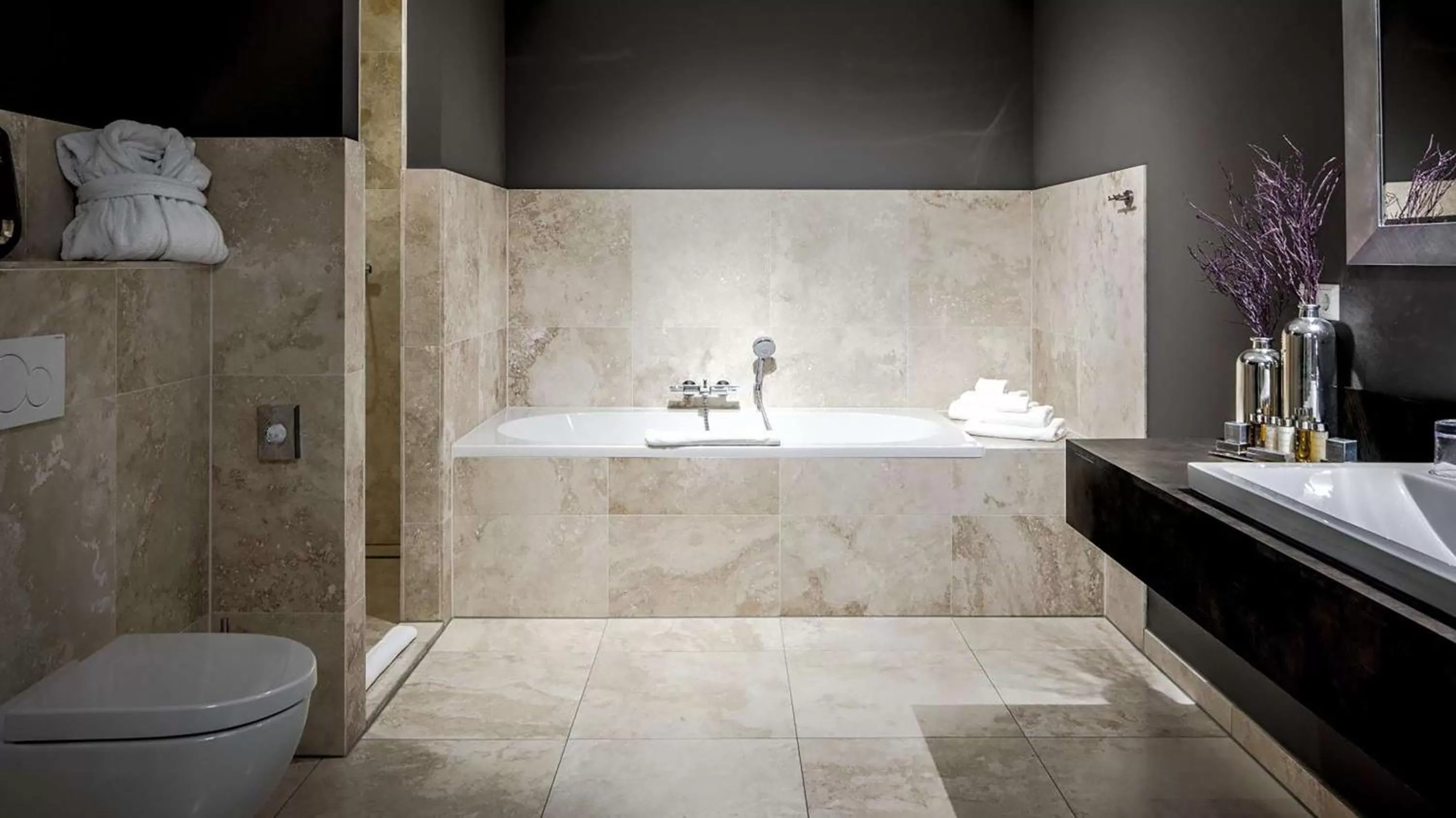 Bathroom in Luxury Suites Amsterdam