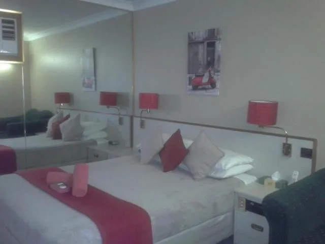 Photo of the whole room, Bed in Elsinor Motor Lodge