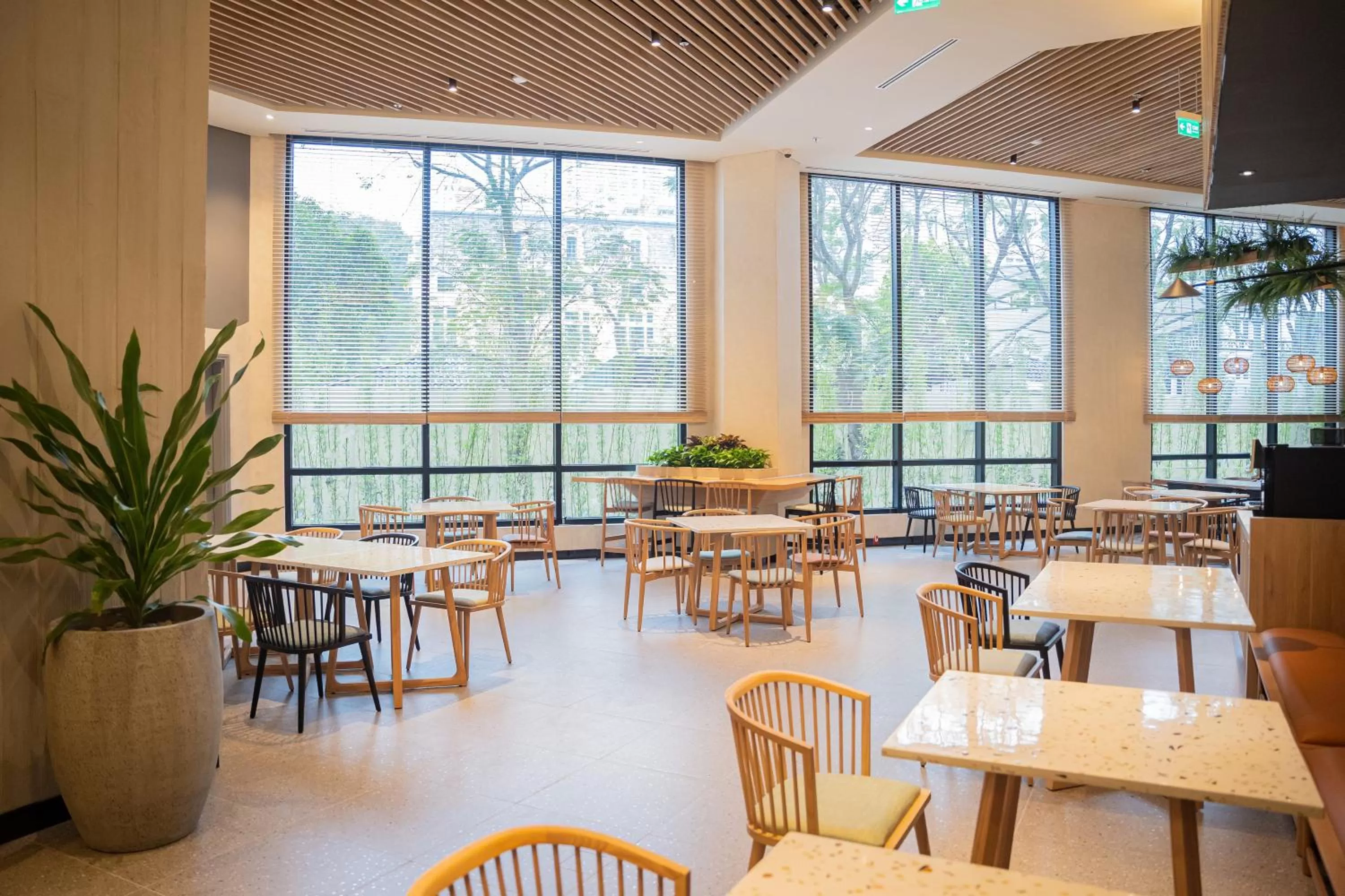 Restaurant/places to eat in Melia Hanoi