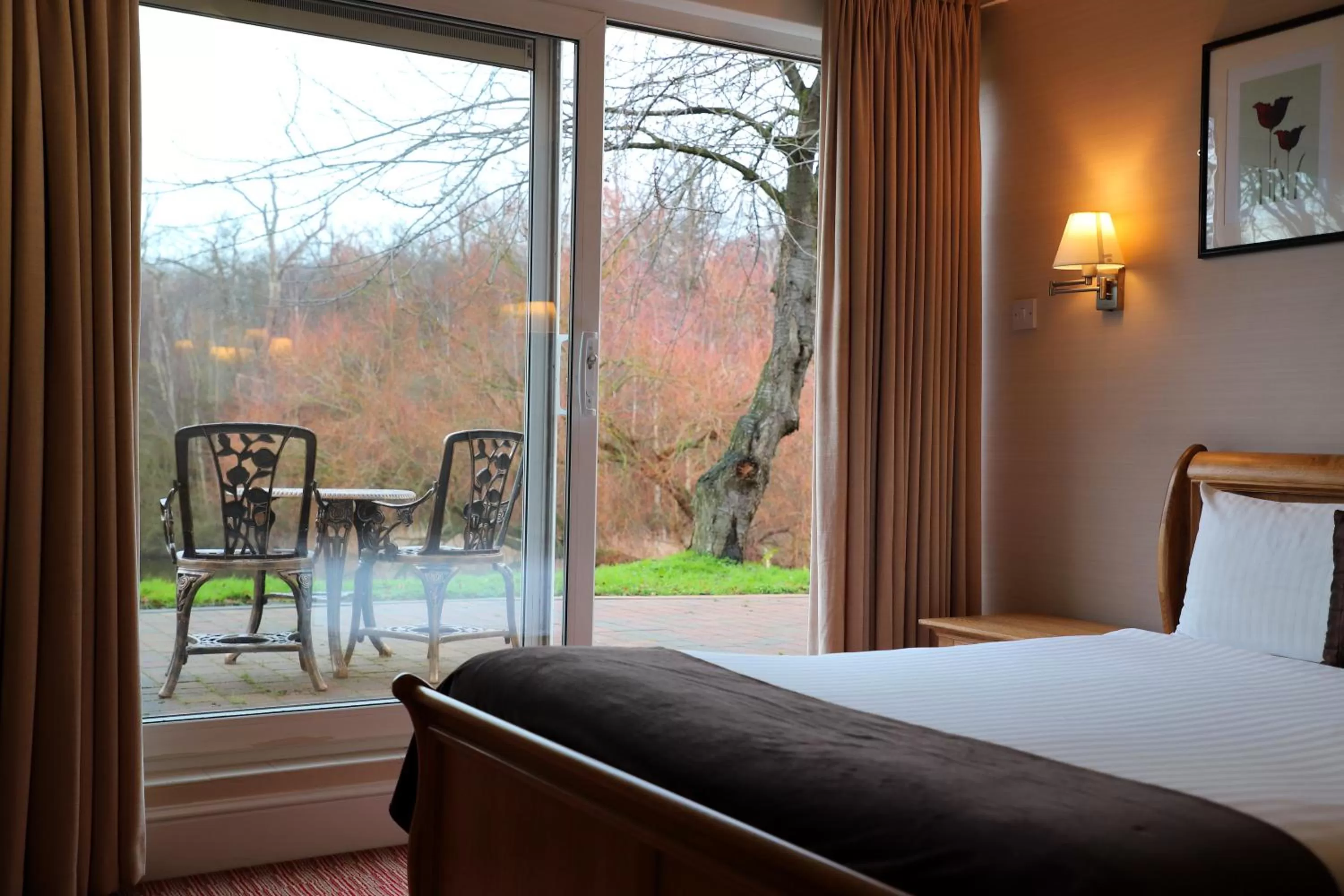 Bedroom, Bed in Inn On The Lake