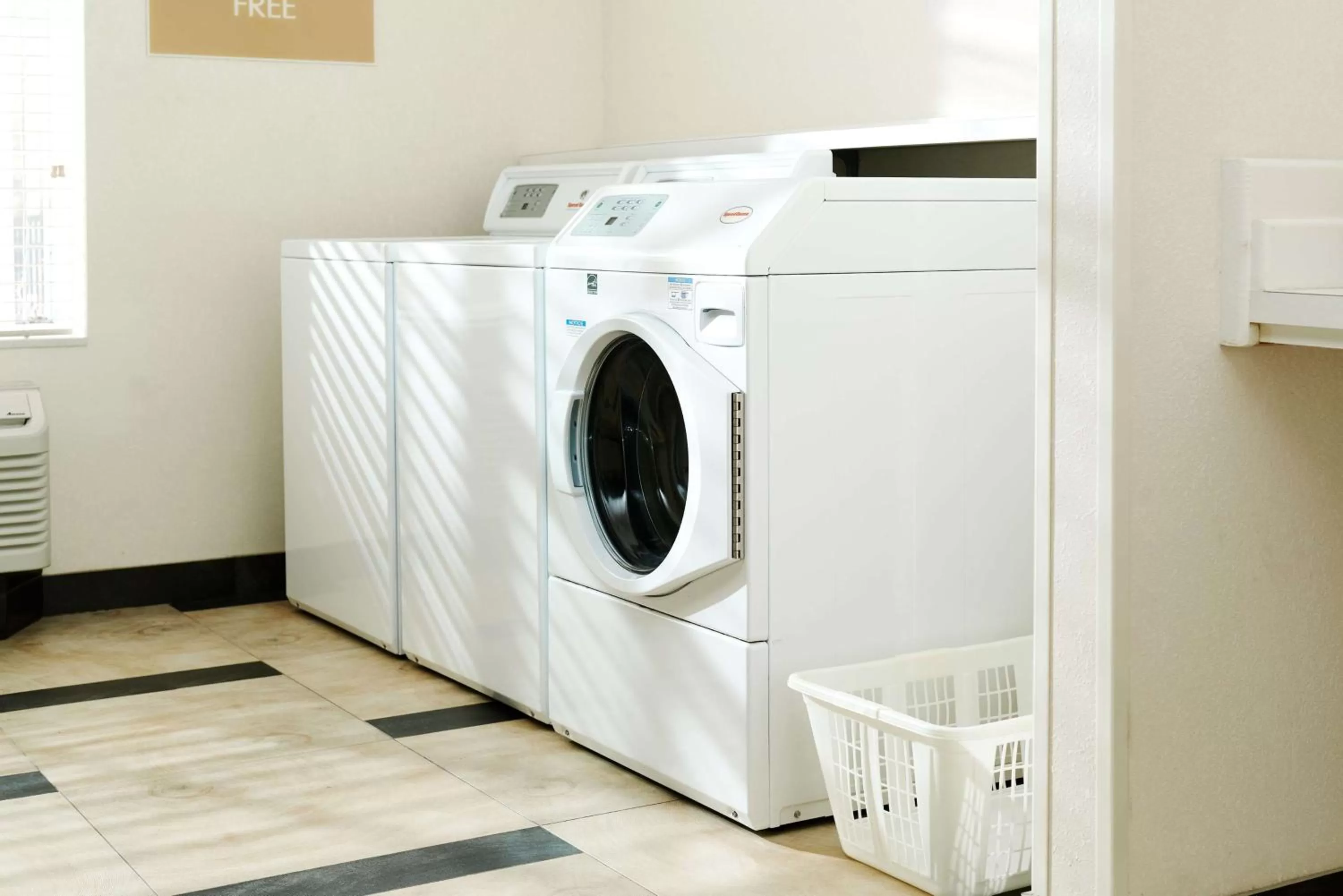 laundry in Sonesta Simply Suites Silicon Valley Santa Clara