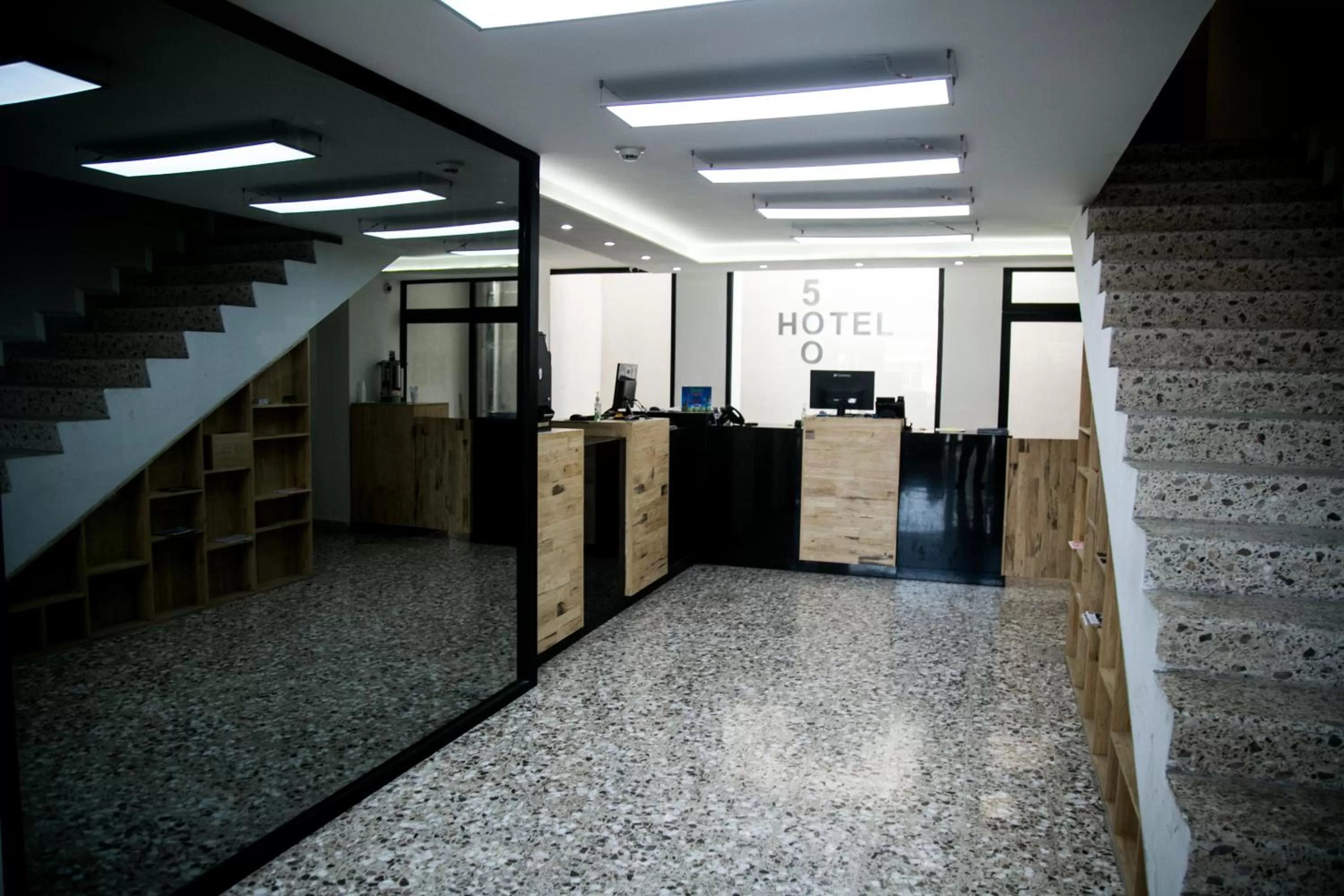 Lobby or reception in Booking 500