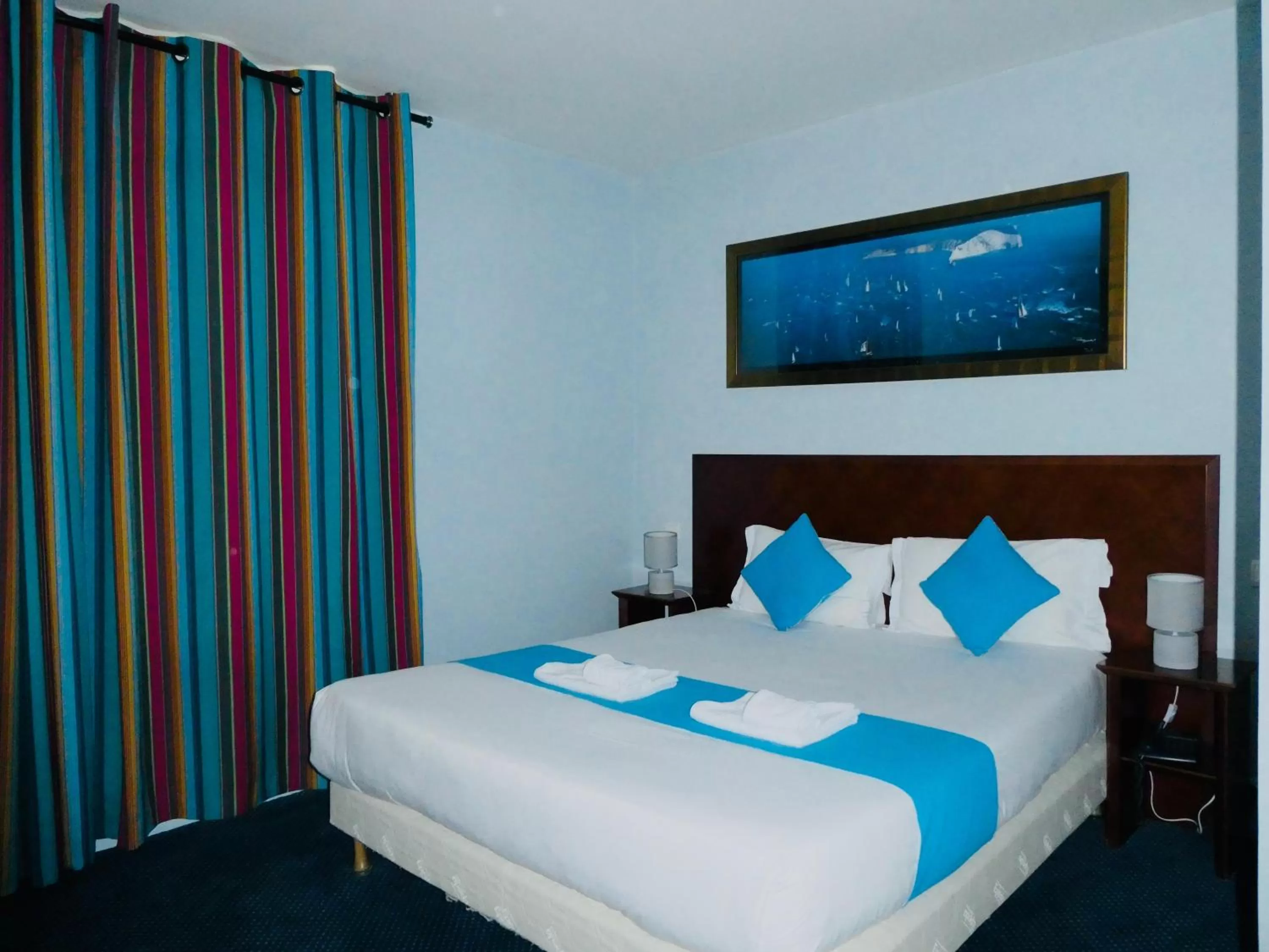 Bed in Hotel Bellevue Montmartre