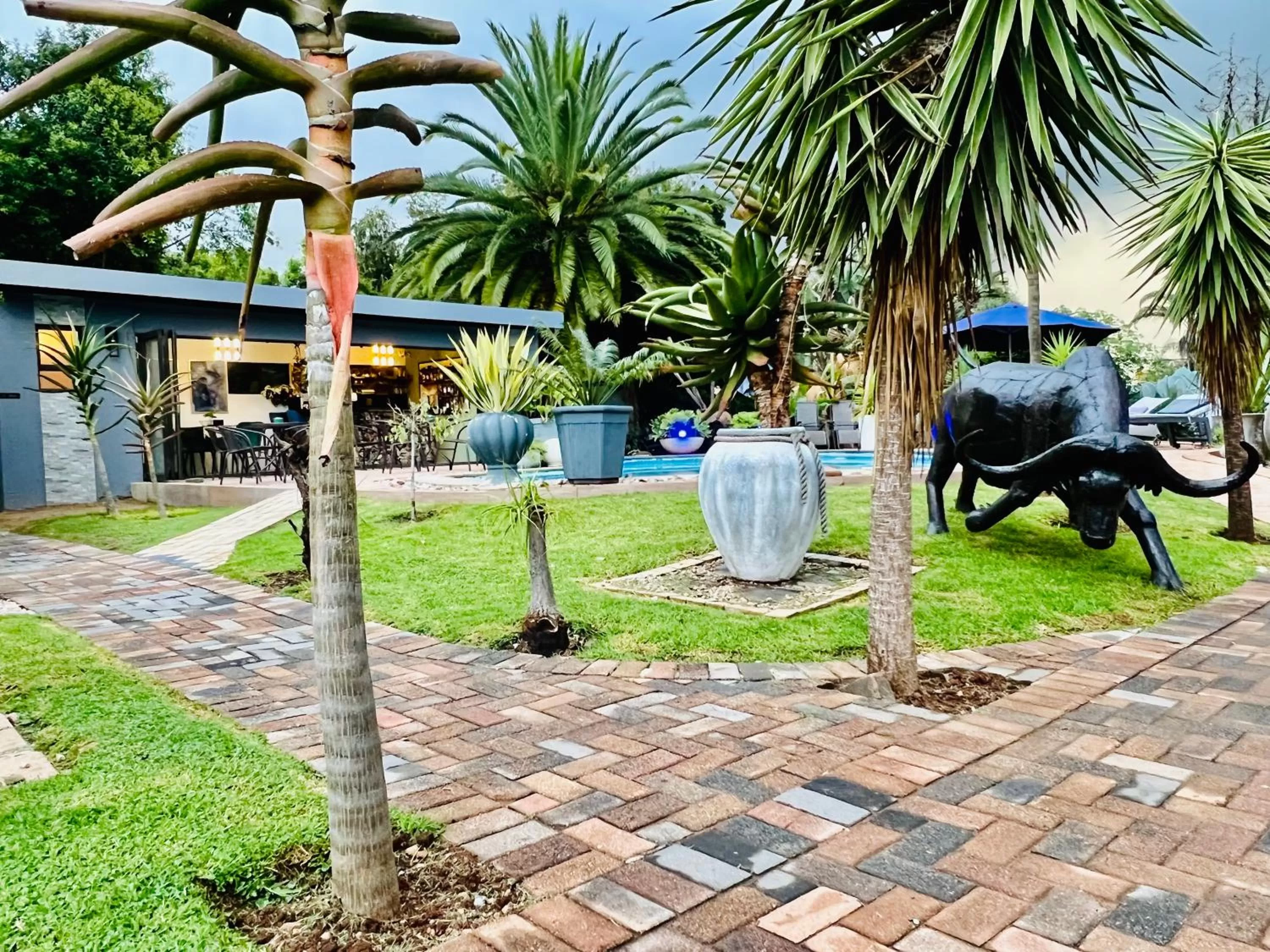 Restaurant/places to eat in 24 On Basil Inventive suites