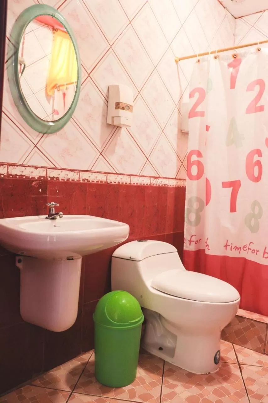 Bathroom in Hostal Carliza