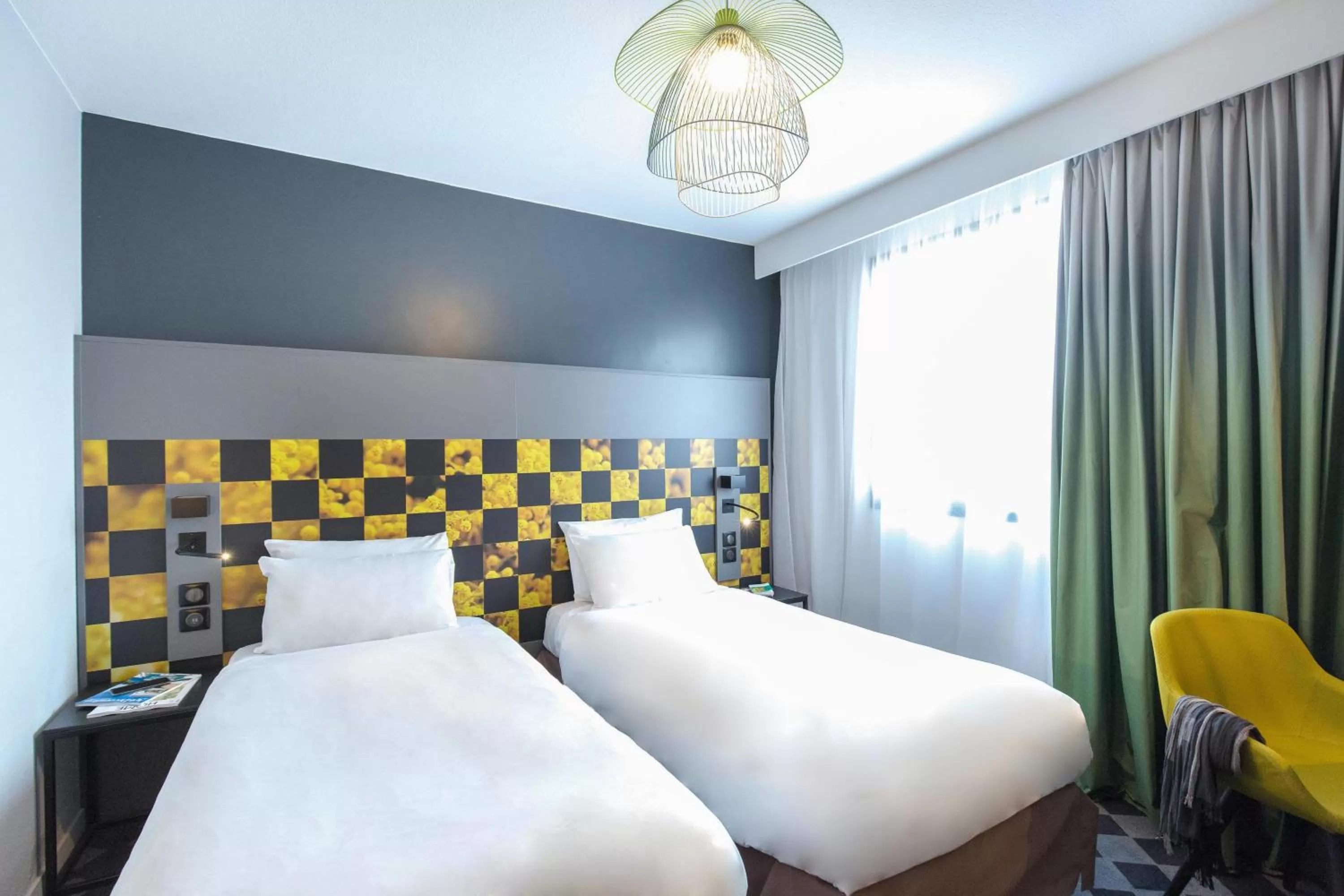 Photo of the whole room, Bed in Mercure Hyères Centre Côte d'Azur