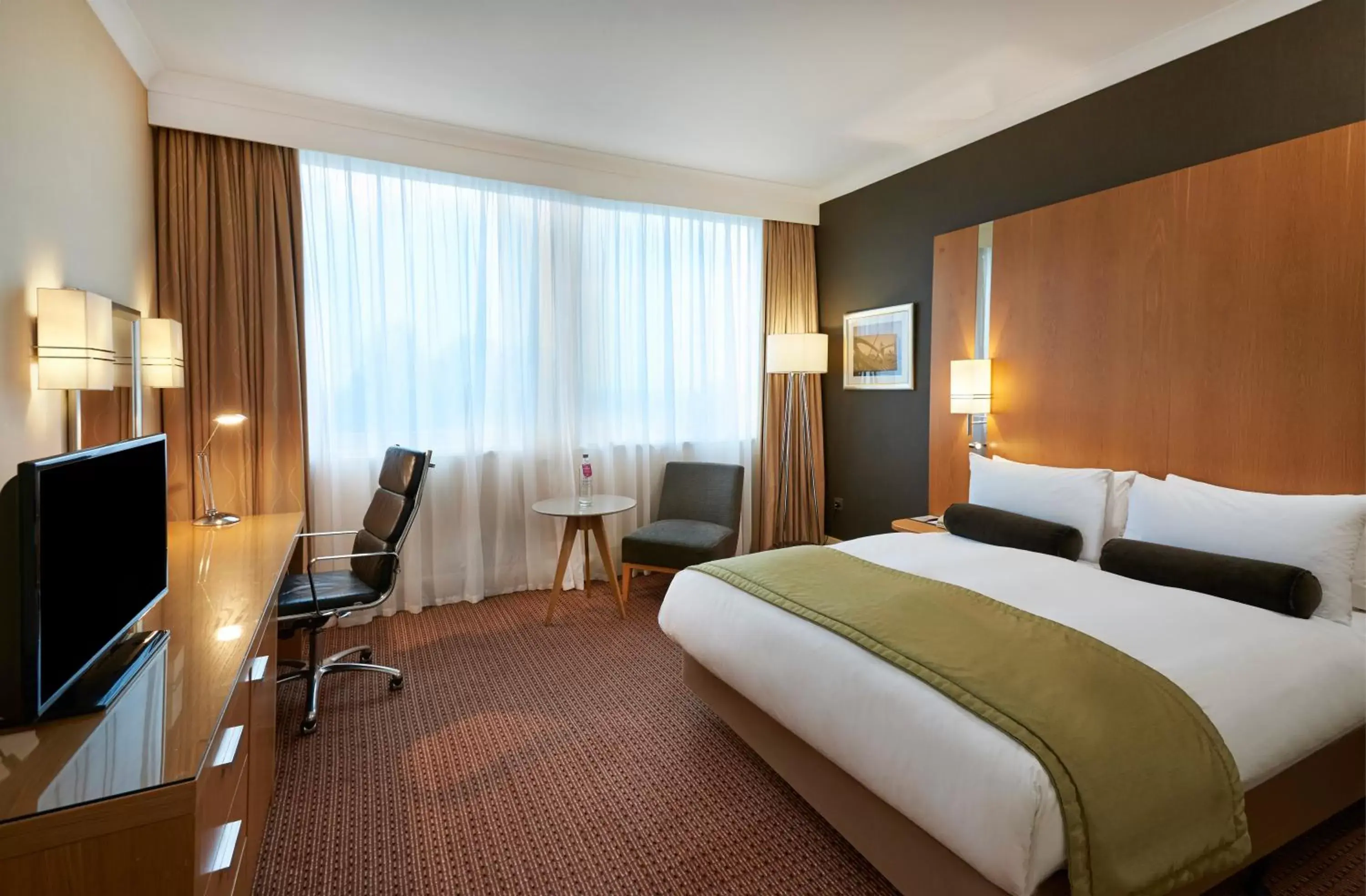 Standard Room with King Bed in Crowne Plaza London Ealing, an IHG Hotel Standard Room with King Bed in Crowne Plaza London Ealing, an IHG Hotel