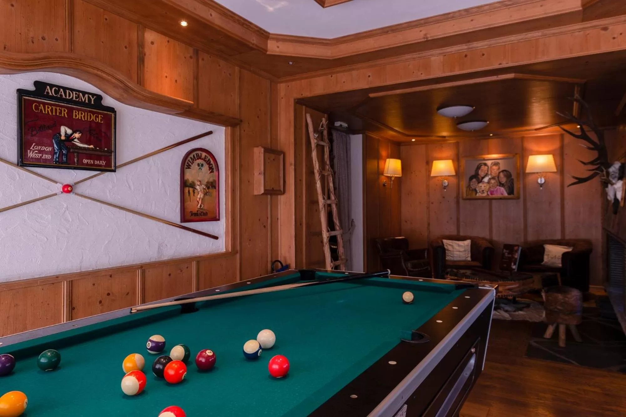 Billiard in Hôtel Macchi Restaurant & Spa