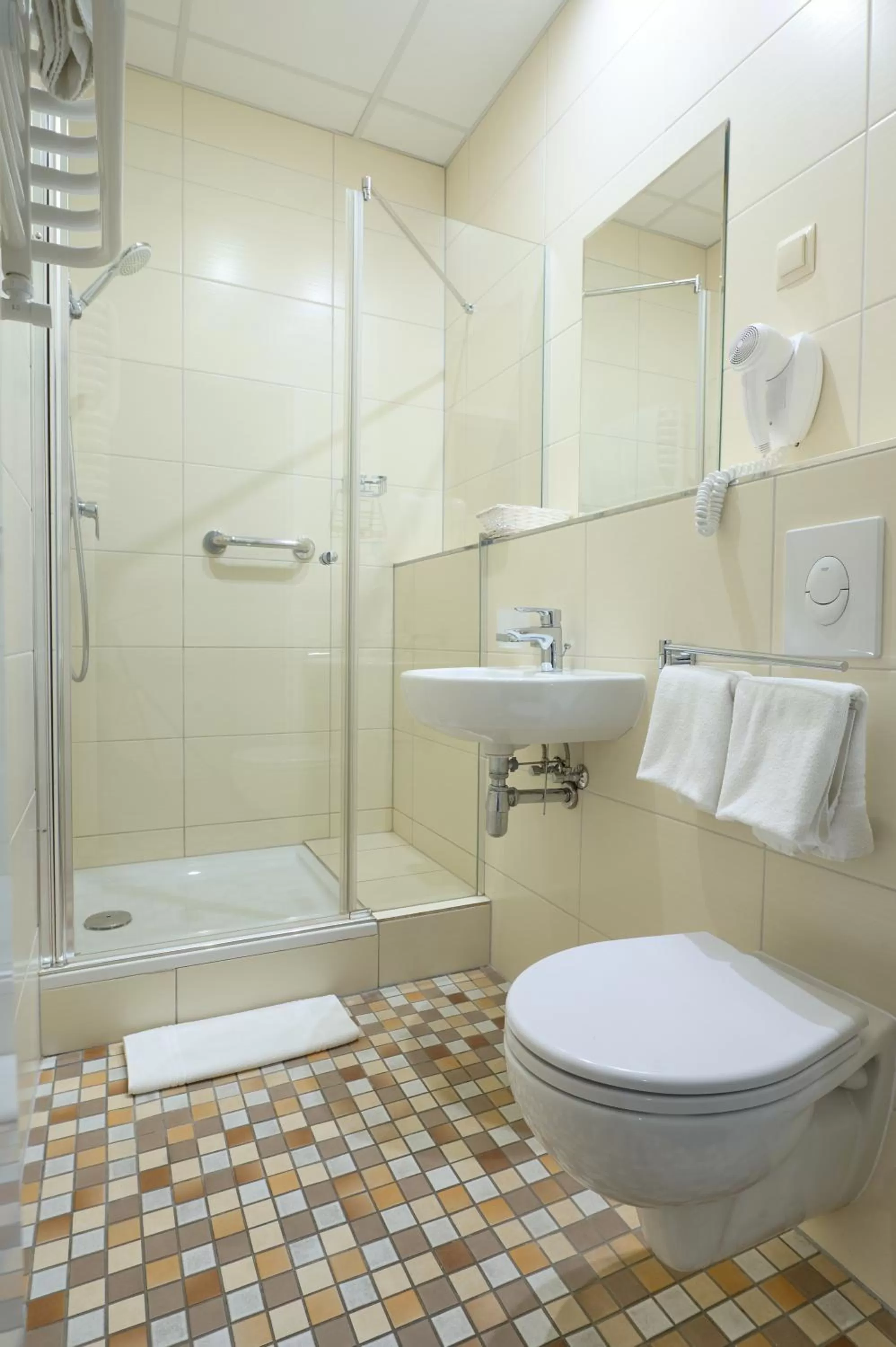 Shower in Sky Business Hotel