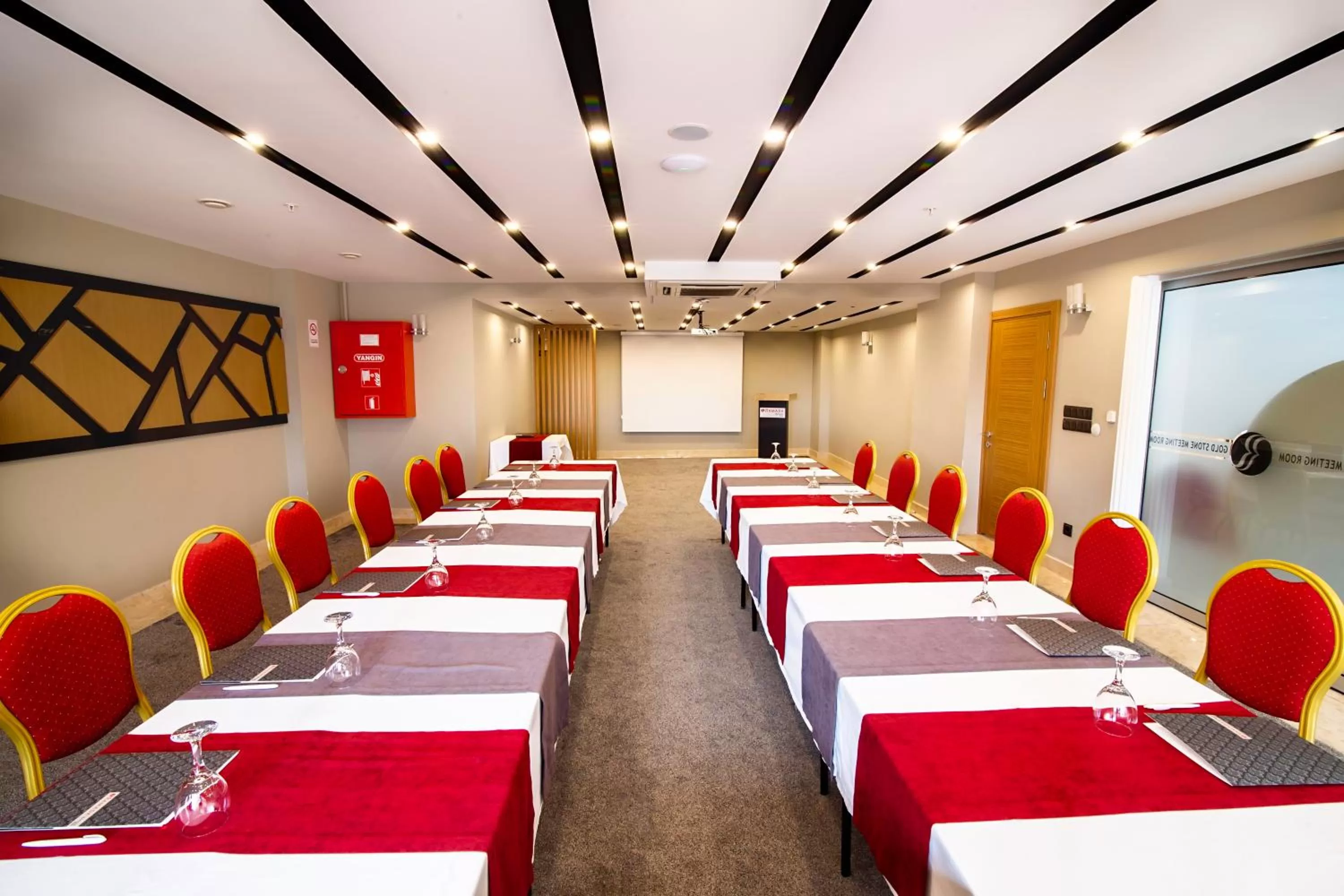 Business facilities in Ramada Encore by Wyndham Gebze