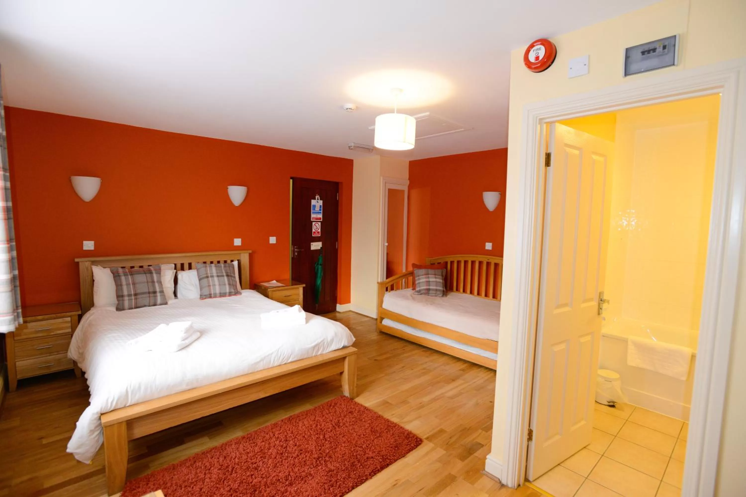 Bedroom, Bed in The Black Horse Inn