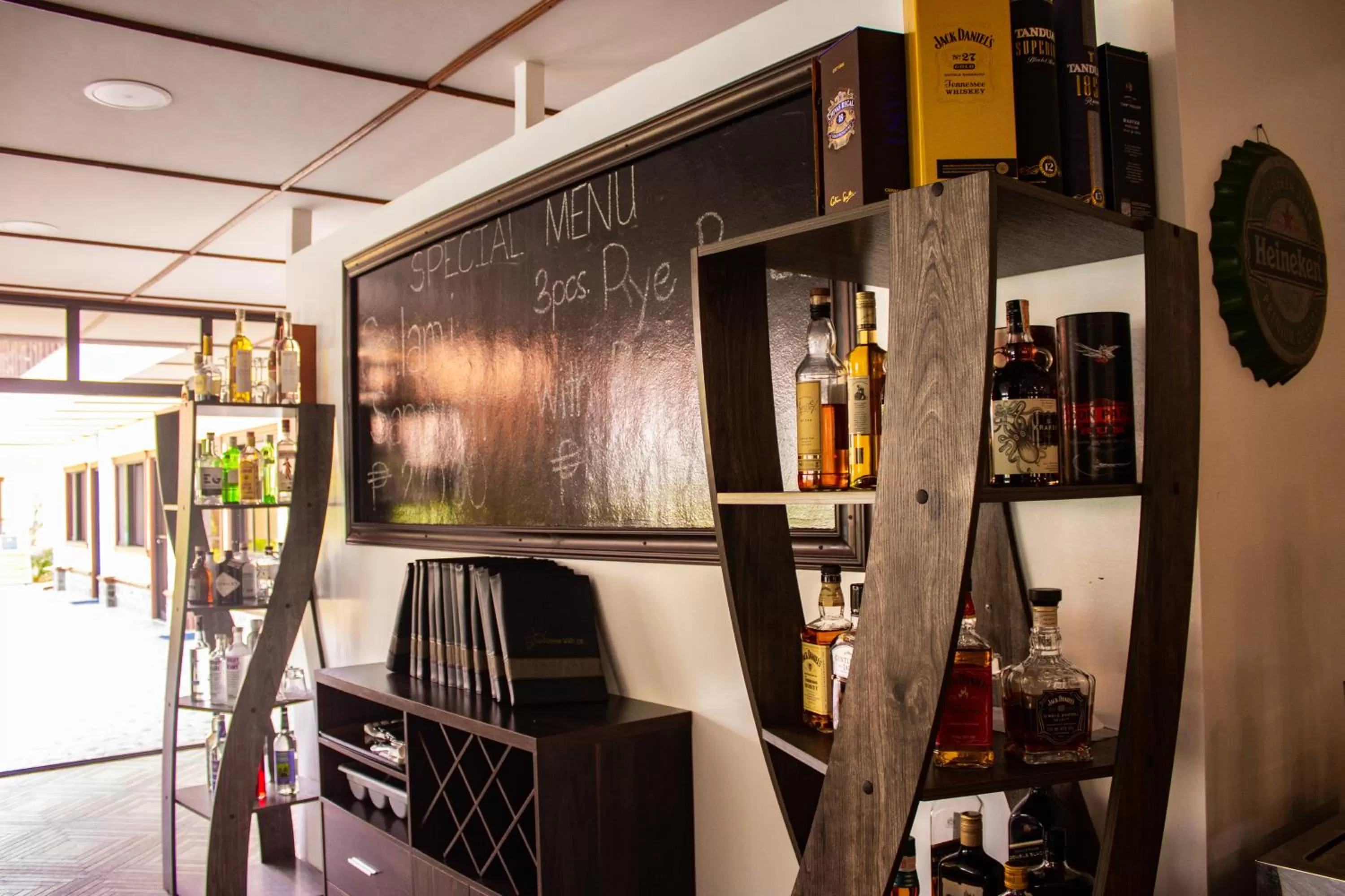 Restaurant/places to eat in Jugalis Hotel and Restaurant