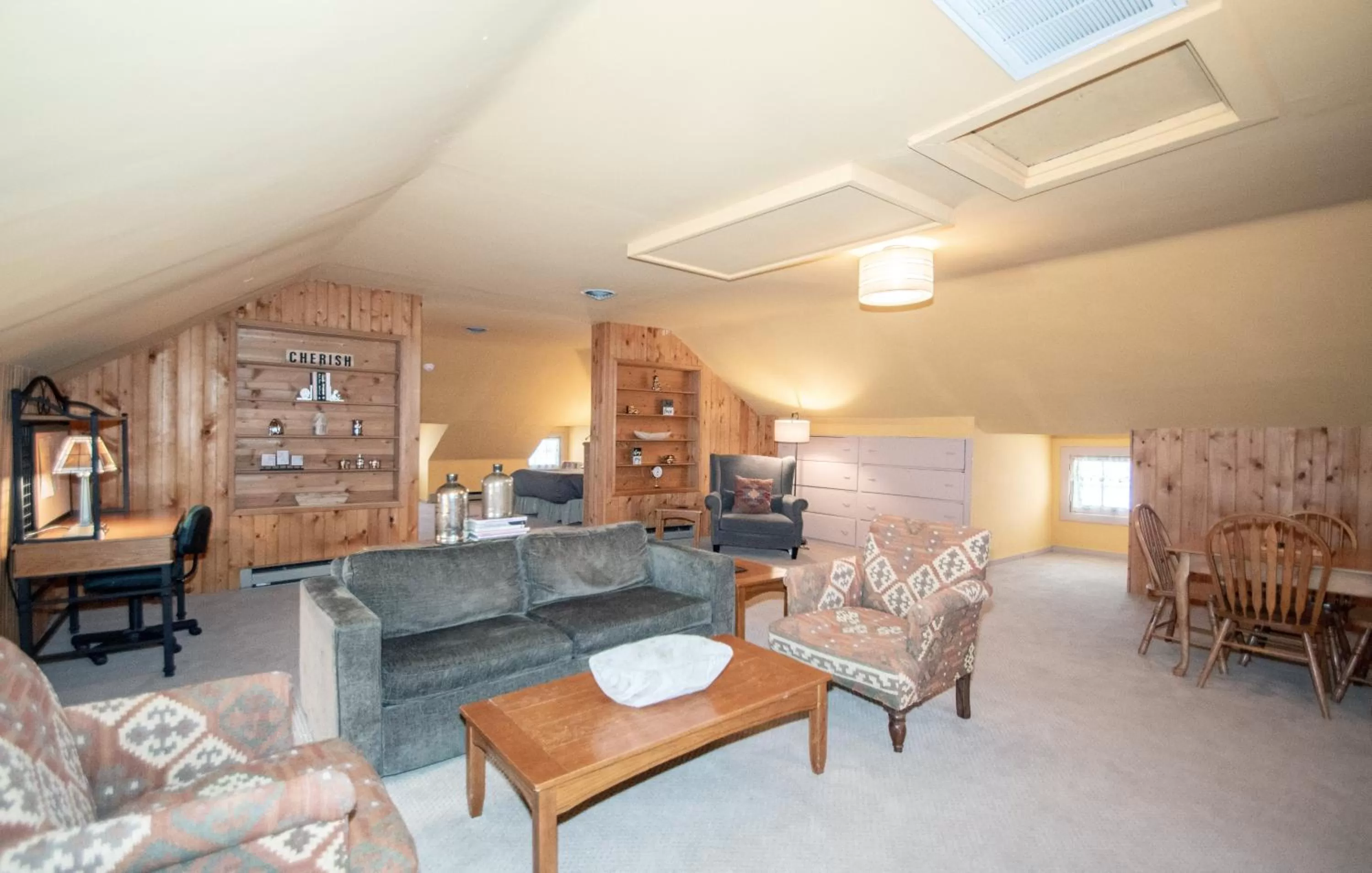 Living room in Looking Glass Inn