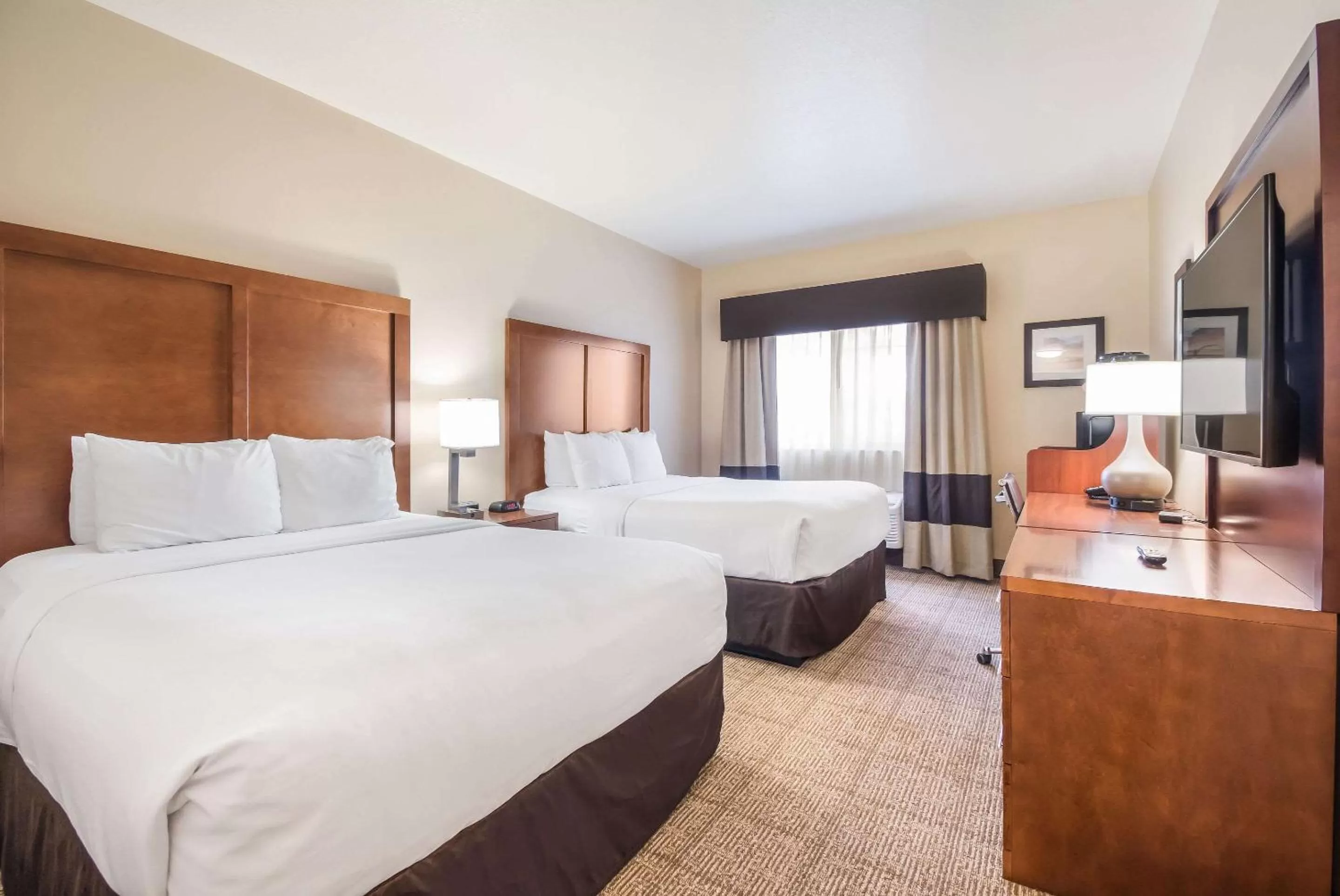 Photo of the whole room, Bed in Comfort Inn Newport