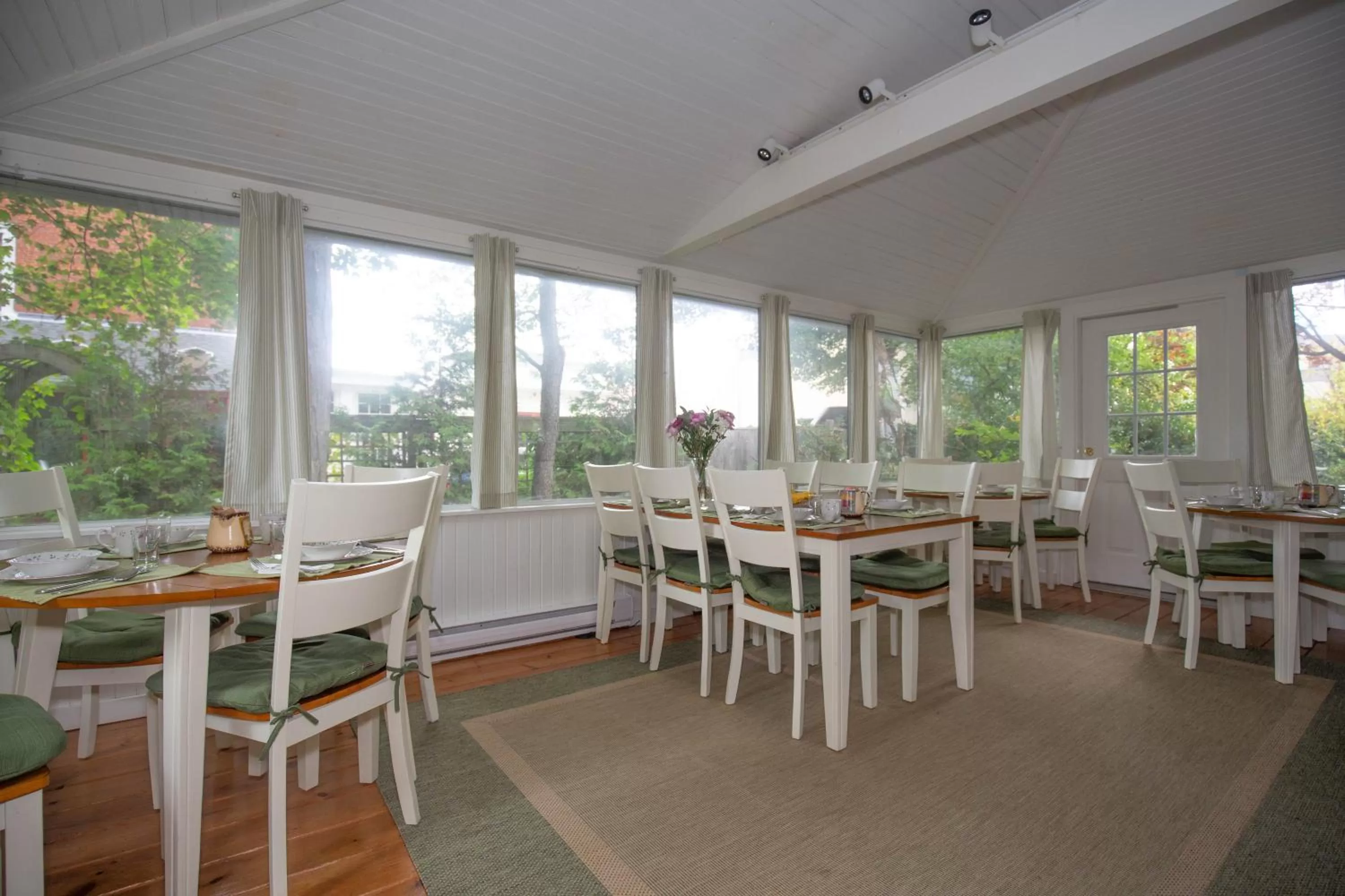 Continental breakfast, Restaurant/Places to Eat in Clark Currier Inn