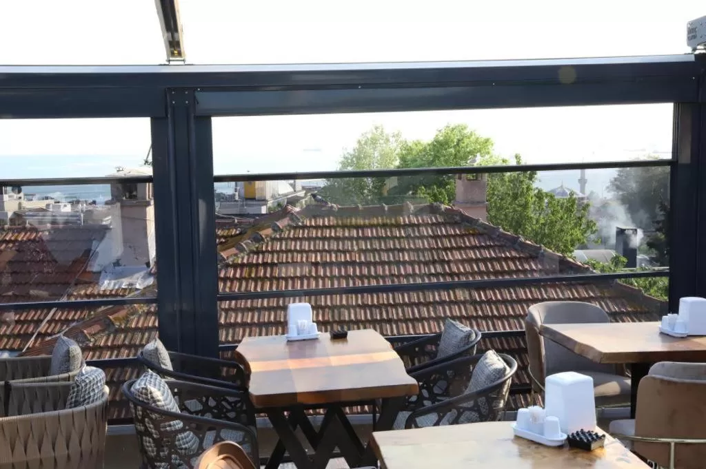 Restaurant/Places to Eat in Hotel Blue Ottoman