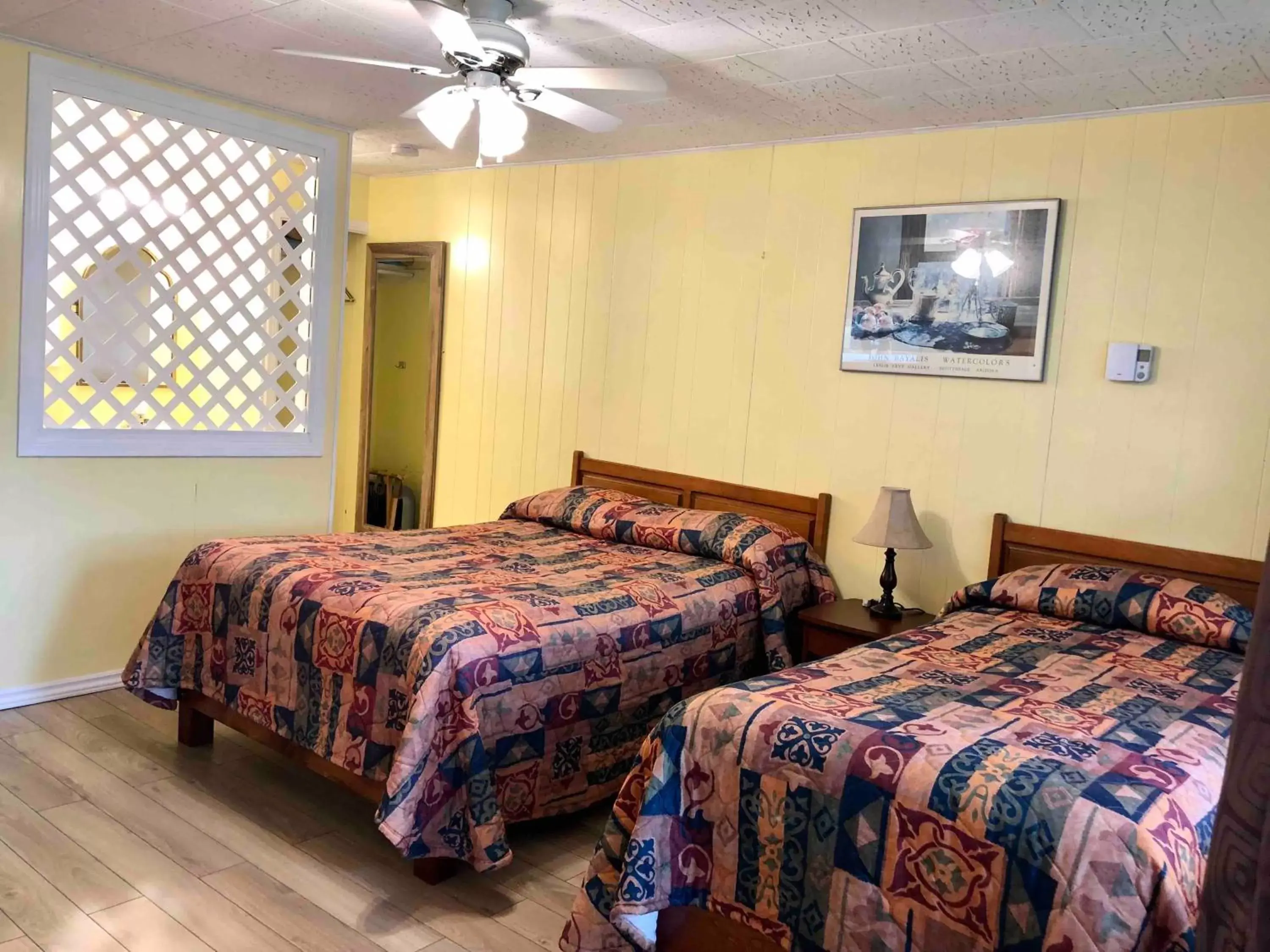 Motel 1 Double 1 Single Room in Lakelawn B&B and Motel Motel 1 Double 1 Single Room in Lakelawn B&B and Motel