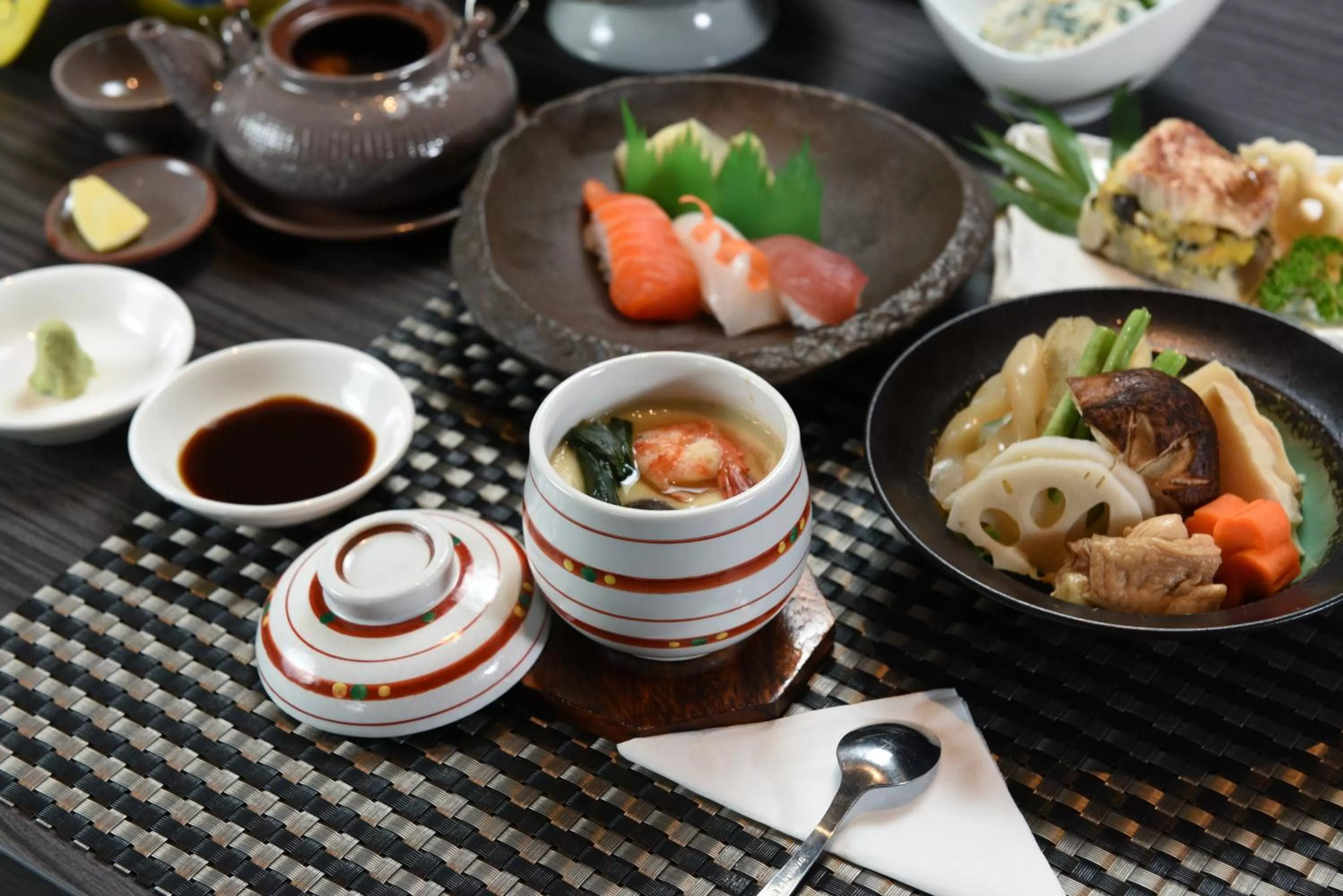 Restaurant/places to eat in Holiday Inn Cikarang Jababeka by IHG