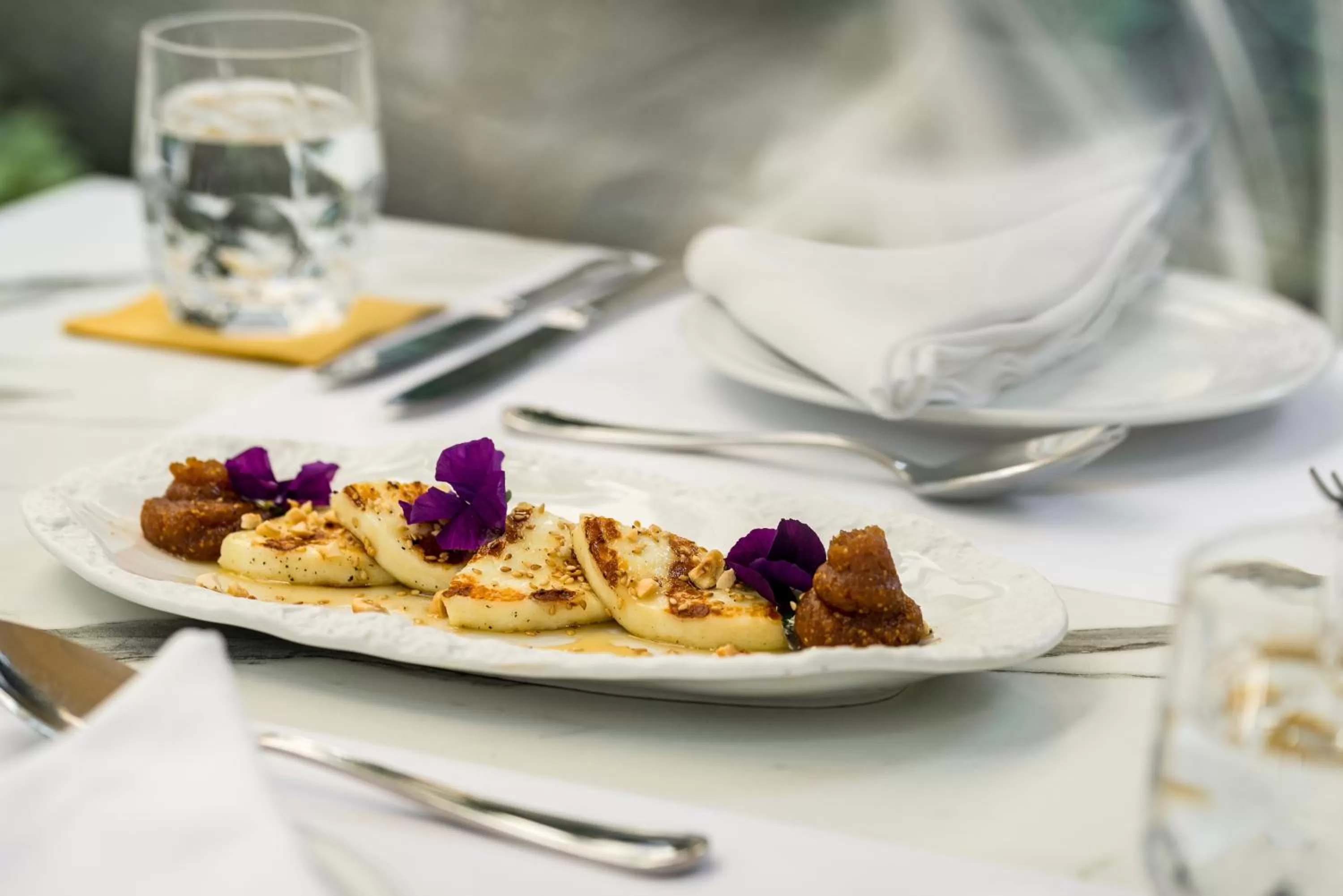 Restaurant/places to eat in Acanthus blue