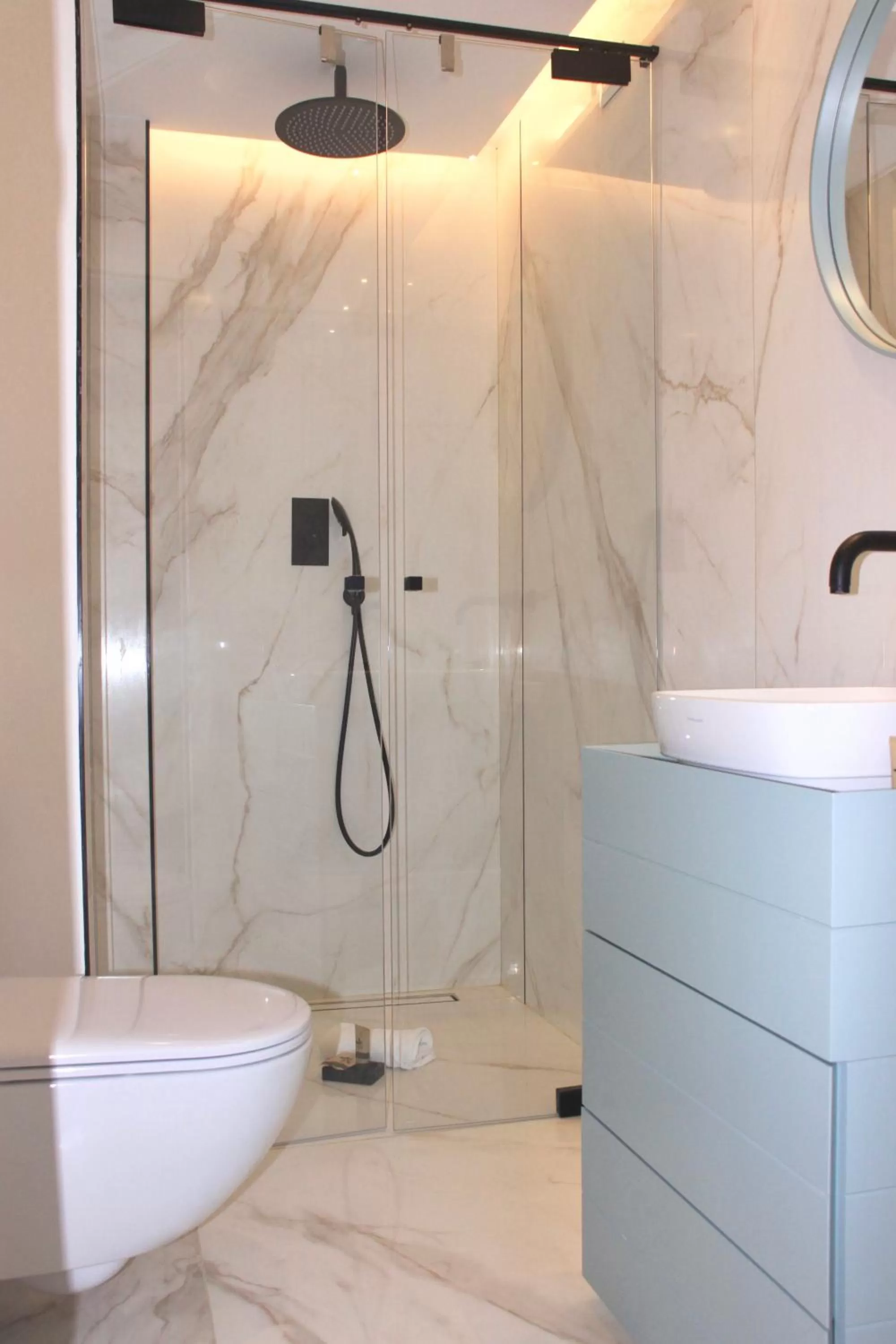 Shower in S'O Suites Tropea