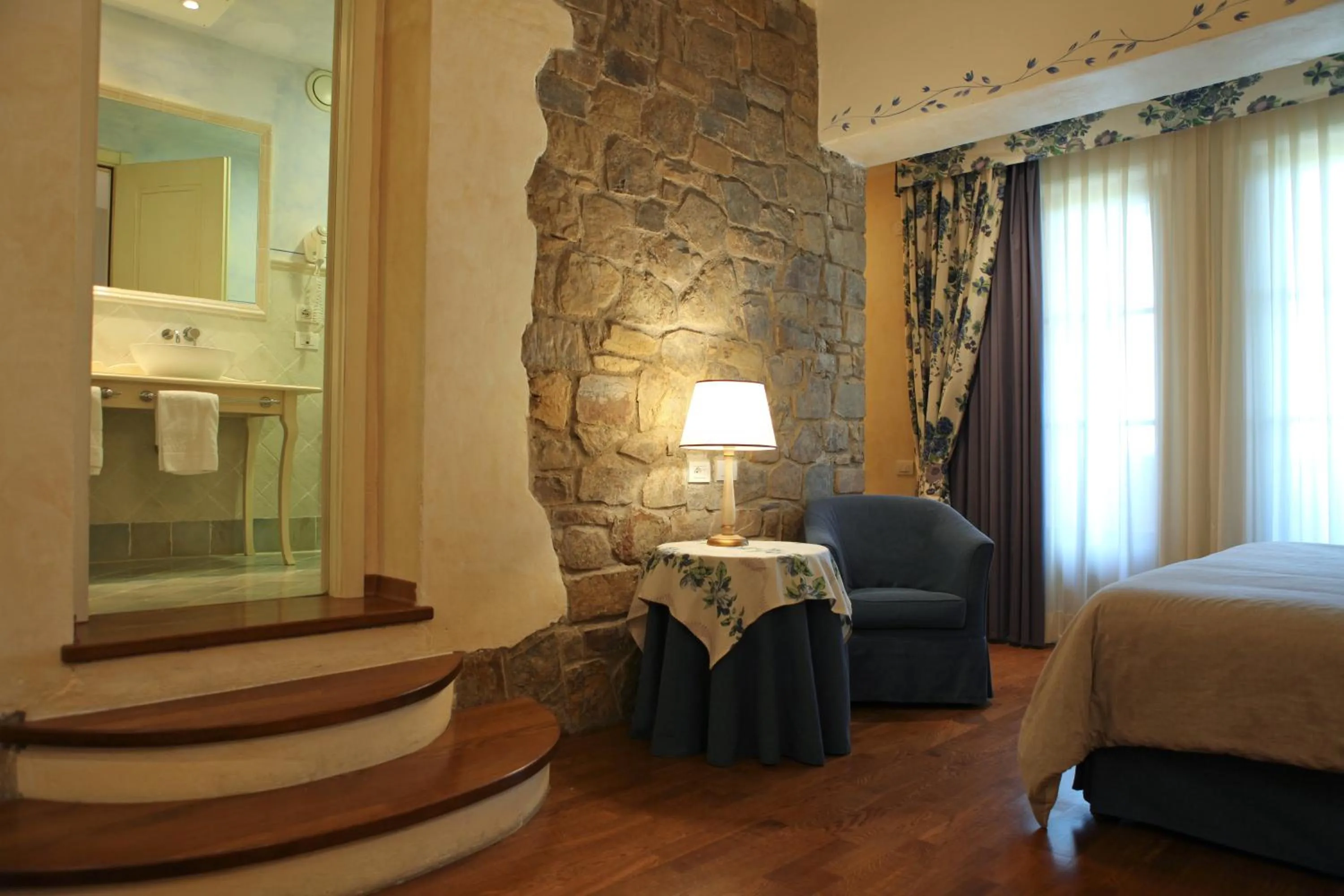 Photo of the whole room, Bed in Hotel Borgo Di Cortefreda - Place of Charme