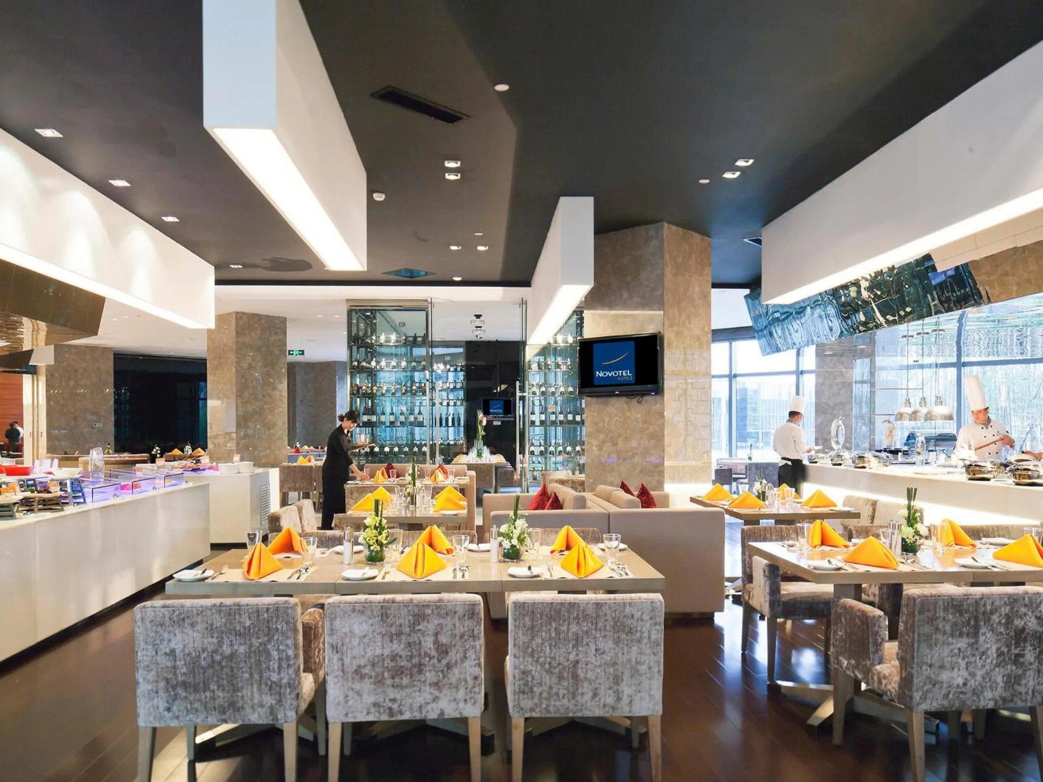 Restaurant/places to eat in Novotel Nanjing East Suning