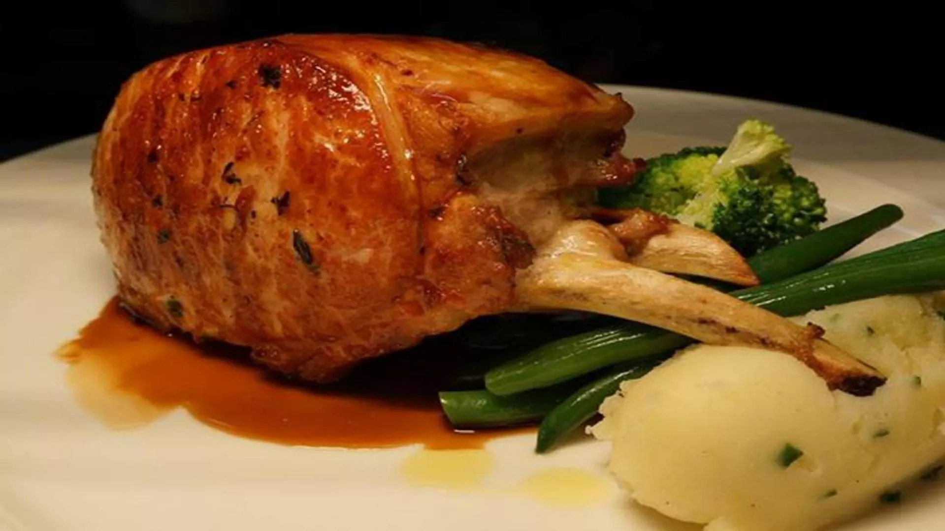 Restaurant/places to eat in Hyde Park Inn