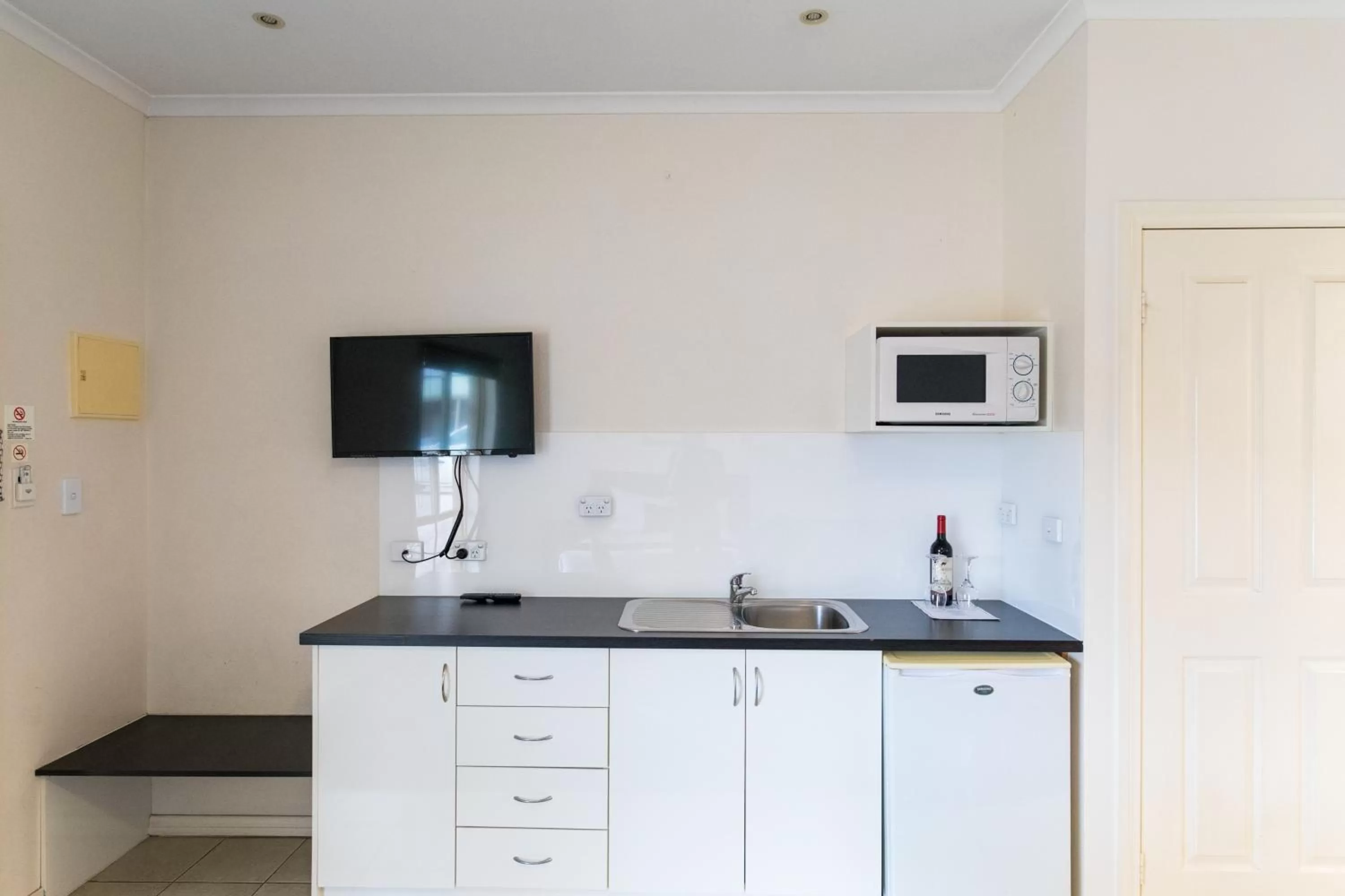 Kitchen or kitchenette in Best Western Mill Park Motor Inn